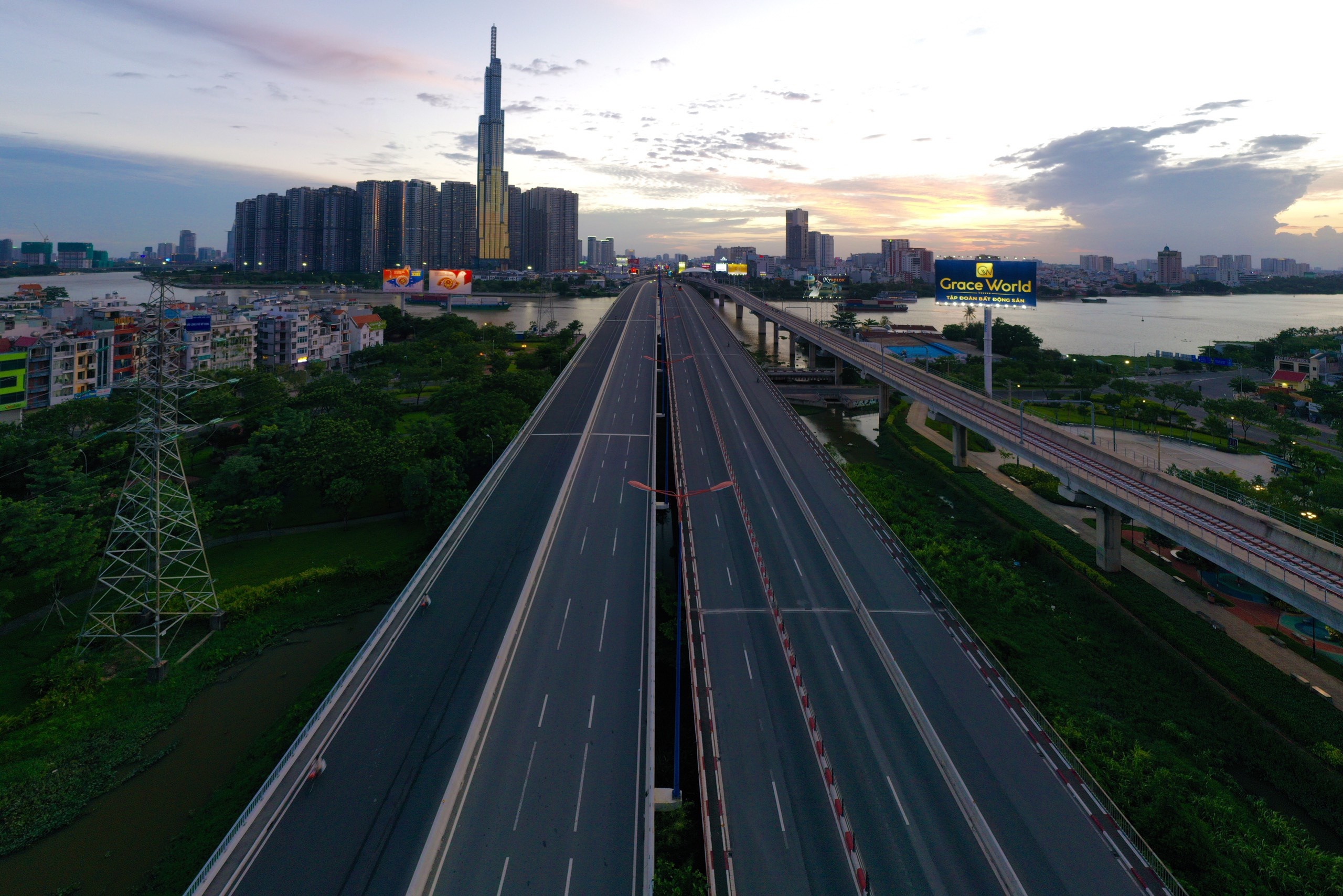 nhung dieu kien can dam bao khi TP.HCM mo cua thu,  an sinh,  dieu tri F0 tai nha,  tiem vaccine anh 1