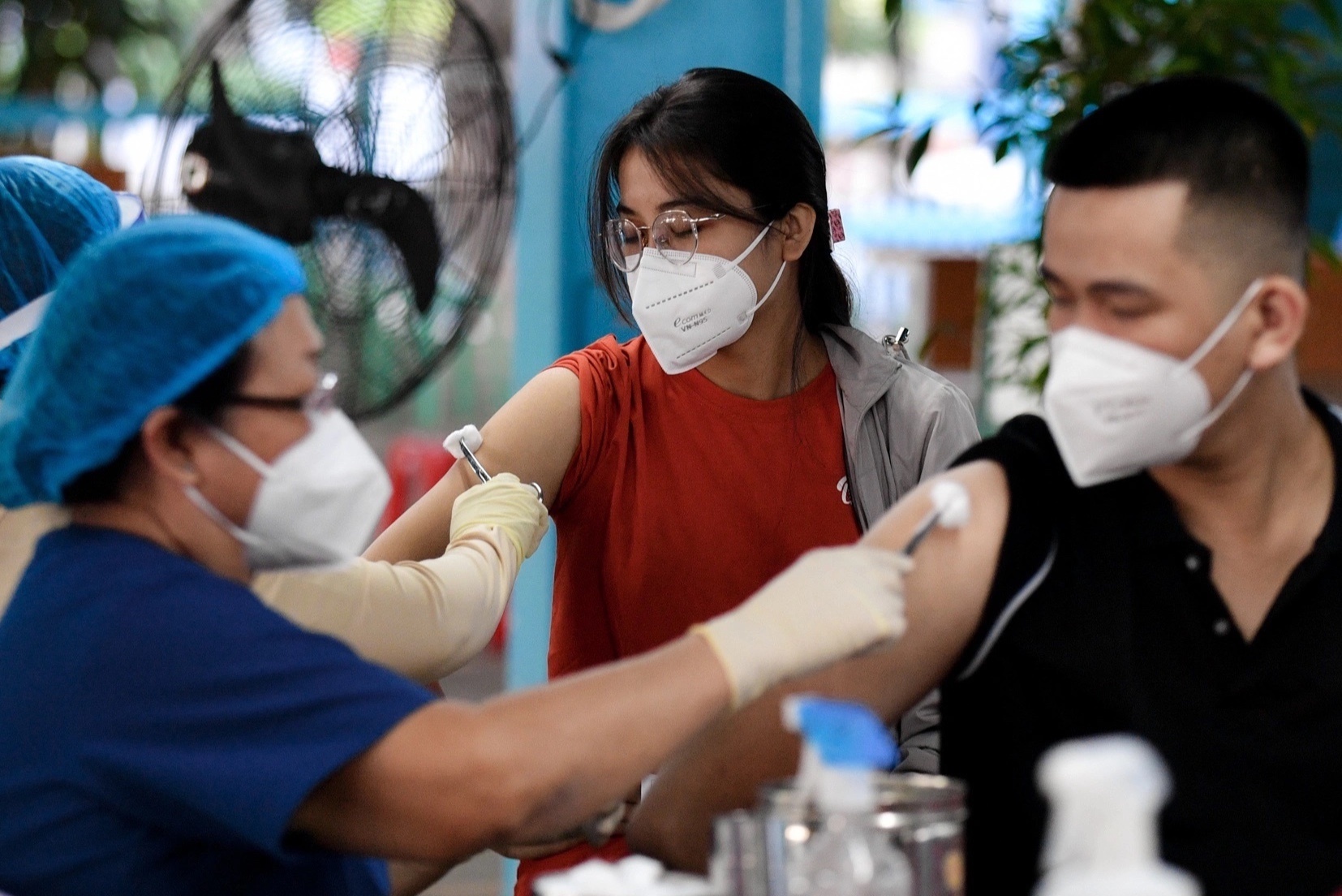 Viet Nam la mot trong 6 nuoc co ty le phu vaccine cao nhat the gioi hinh anh