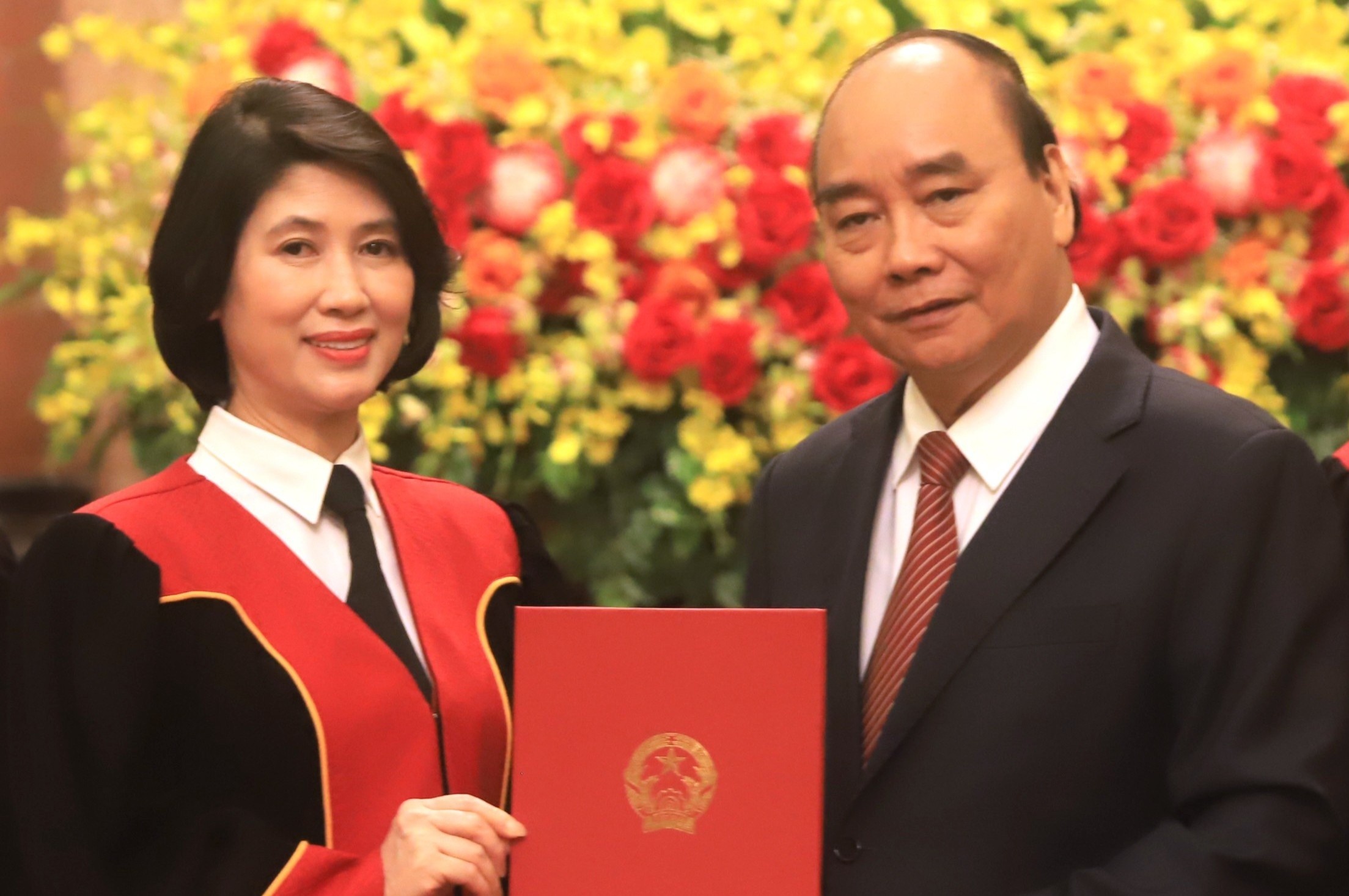 Chu tich nuoc trao quyet dinh bo nhiem 4 tham phan TAND Toi cao hinh anh