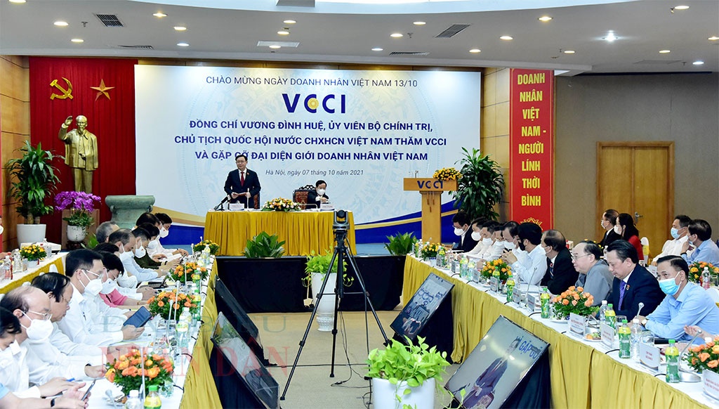 Chu tich Quoc hoi doi thoai doanh nhan anh 2