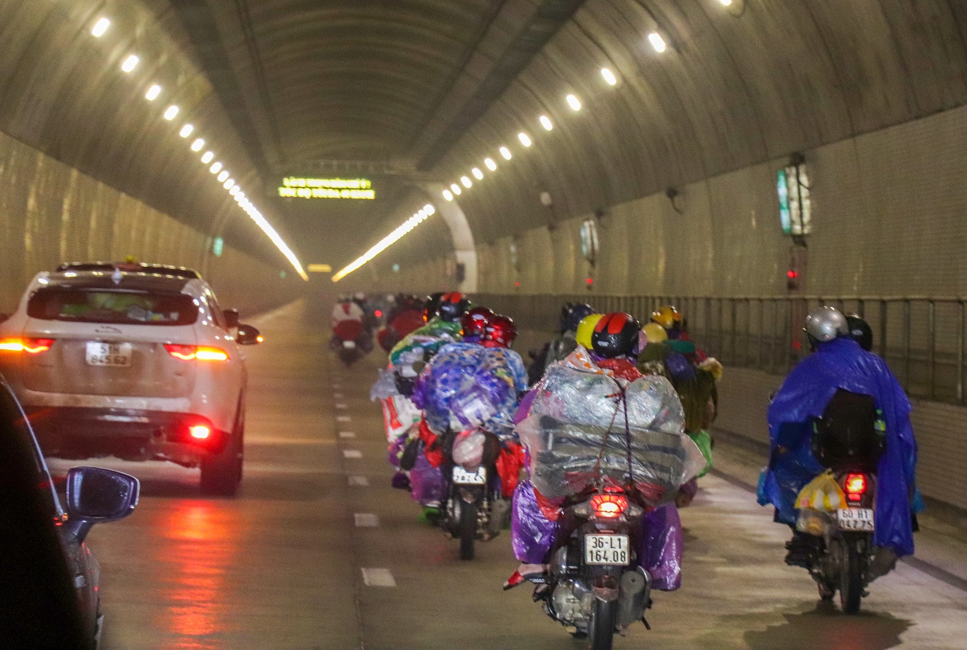 ho tro chi phi cach ly,  xet nghiem cho nguoi dan ve que anh 1