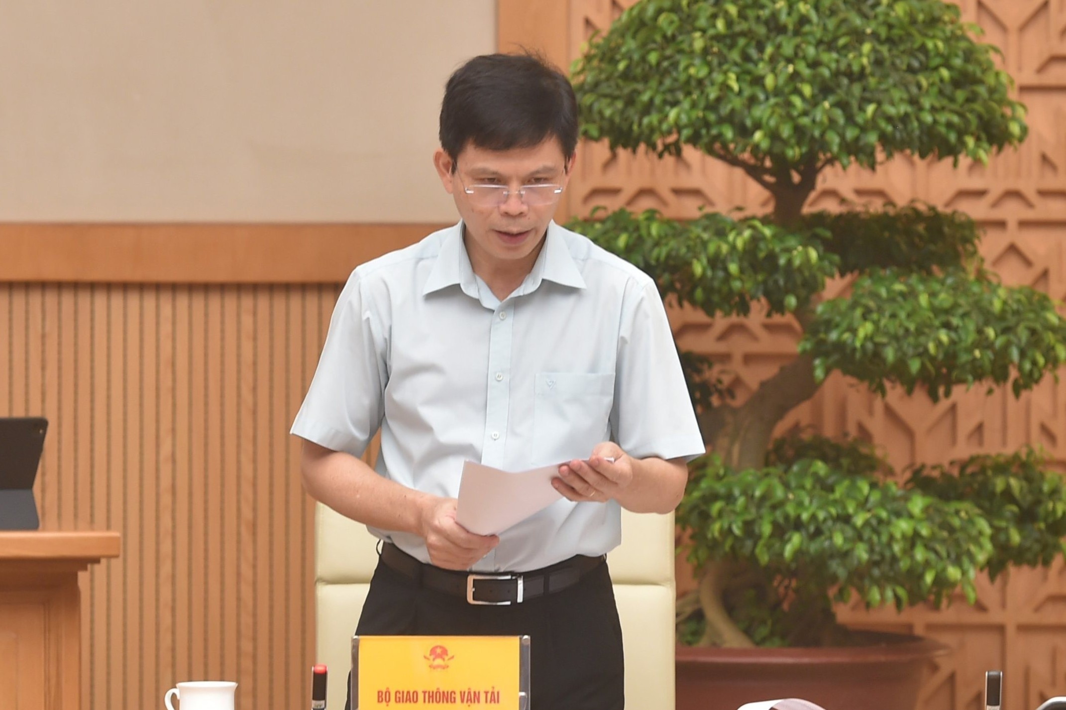 khach di may bay phai tiem du 2 mui vaccine anh 1