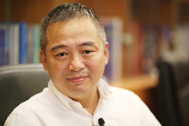 PGS Nguyen Lan Hieu: Chua co vaccine tre em, chua nen mo cua truong hinh anh