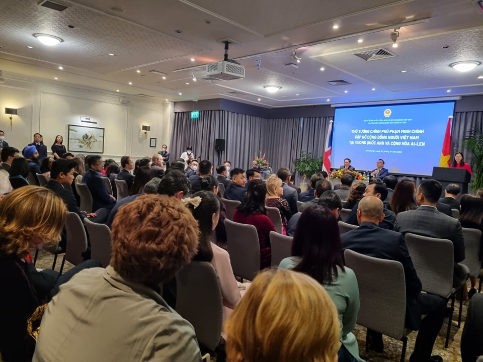 Thu tuong xuc dong khi gap cong dong nguoi Viet tai Anh anh 1