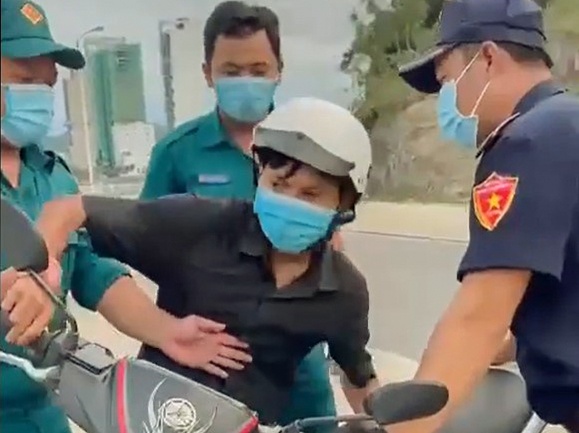 Co can bo ung xu voi dan vua khong dung luat, vua khong dung dao ly hinh anh