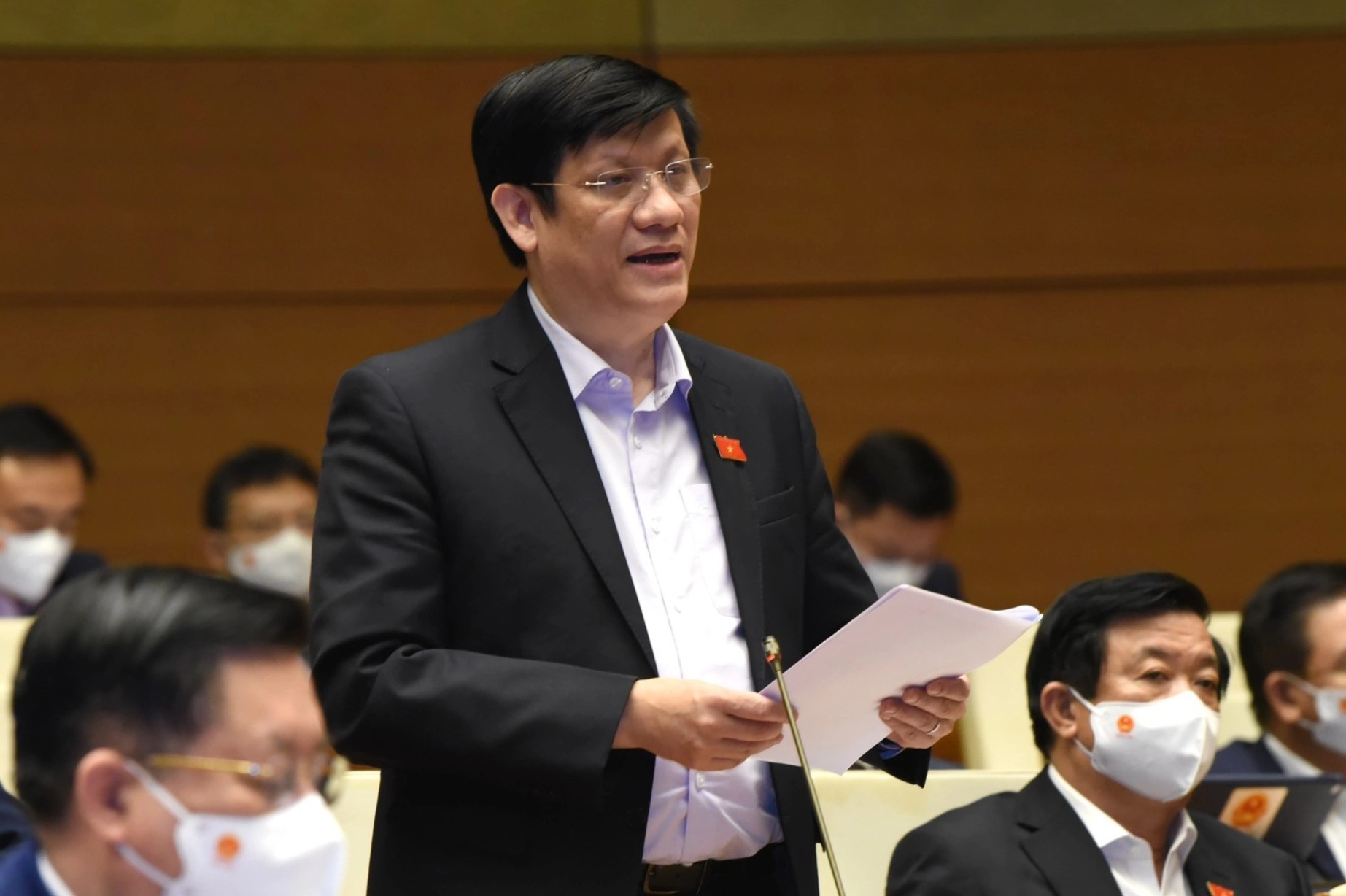 Loat van de nong cho Bo truong Y te giai dap trong lan dau dang dan hinh anh