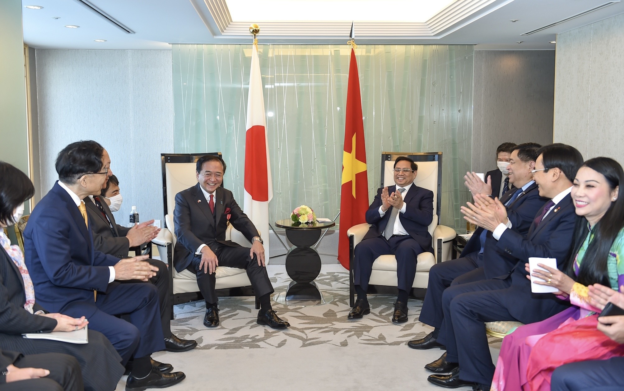 Con so an tuong trong chuyen tham Nhat cua Thu tuong anh 7