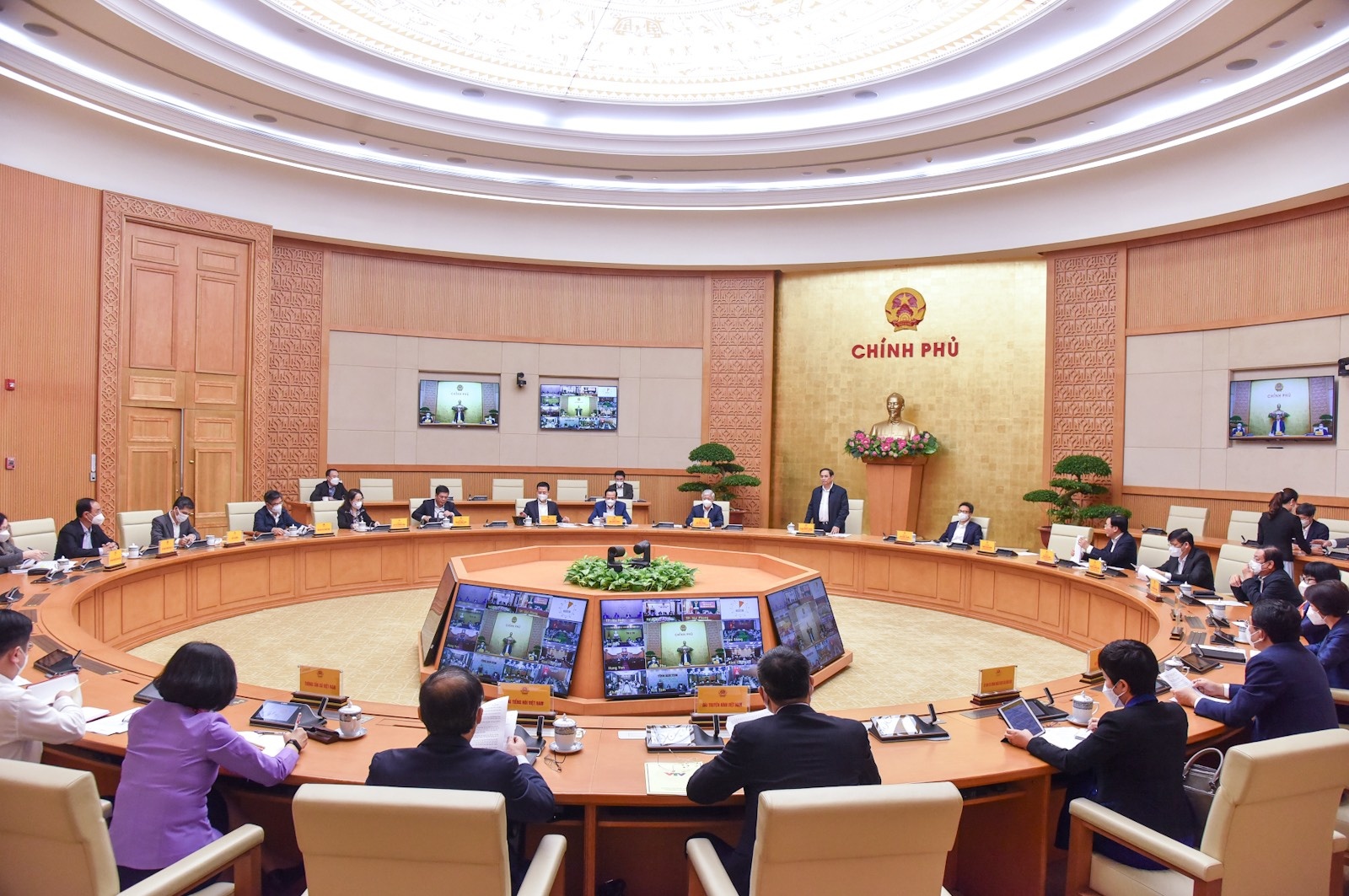 Thu tuong chu tri hop Ban Chi dao Quoc gia phong chong Covid-19 anh 2