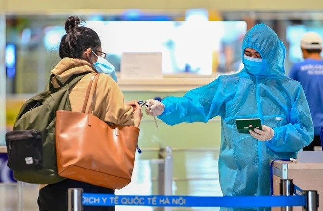 Nguoi nhap canh da tiem du lieu vaccine duoc tu cach ly hinh anh