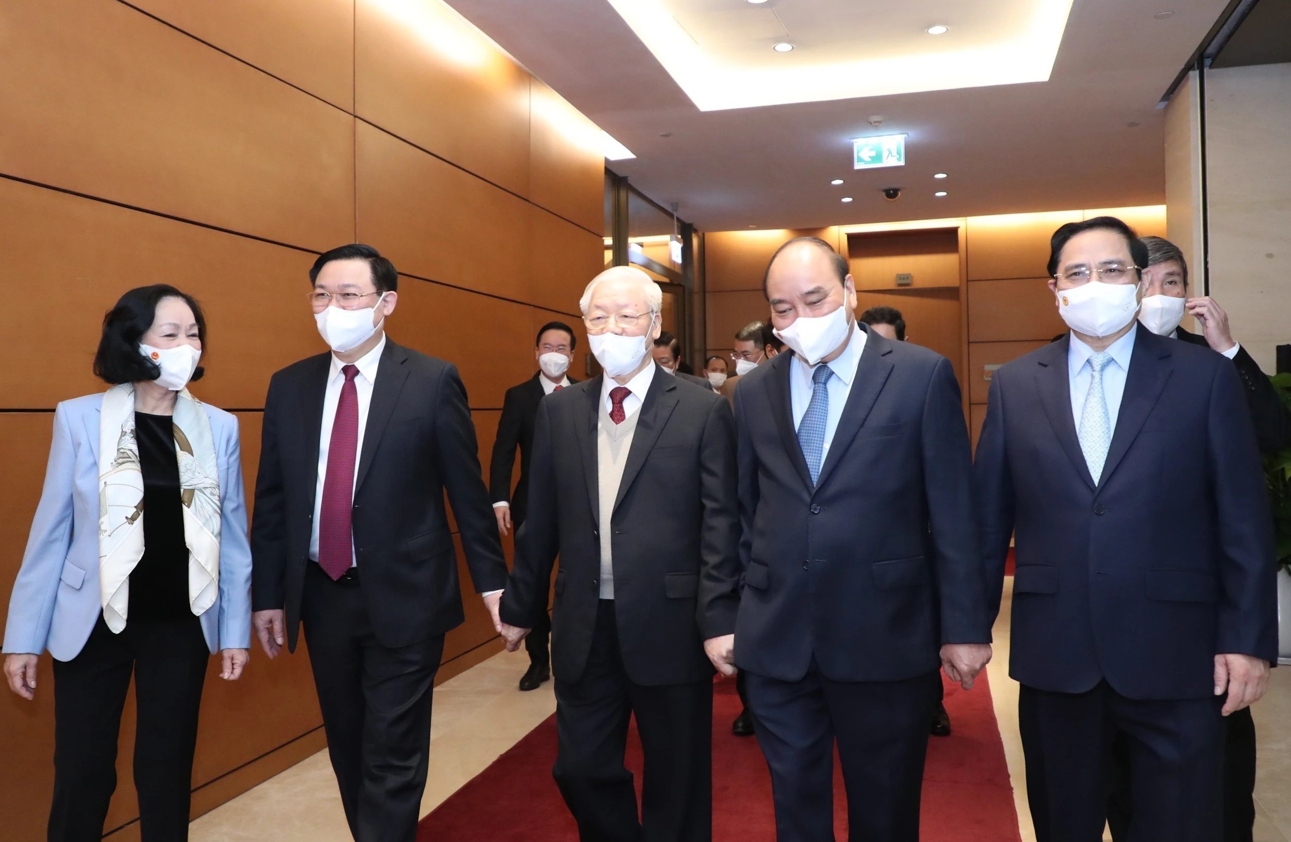 Tiep tuc lay phieu tin nhiem voi uy vien Bo Chinh tri, Ban Bi thu hinh anh