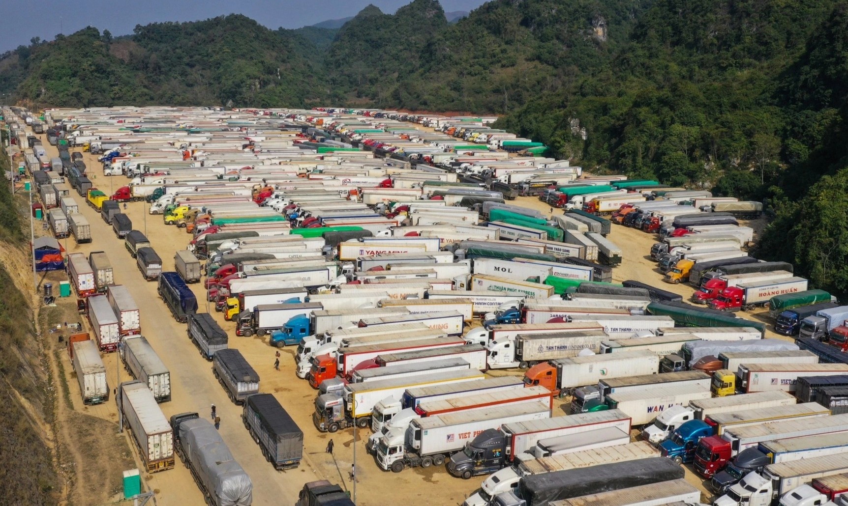 De xuat cho hang sang Trung Quoc bang tau hoa hinh anh