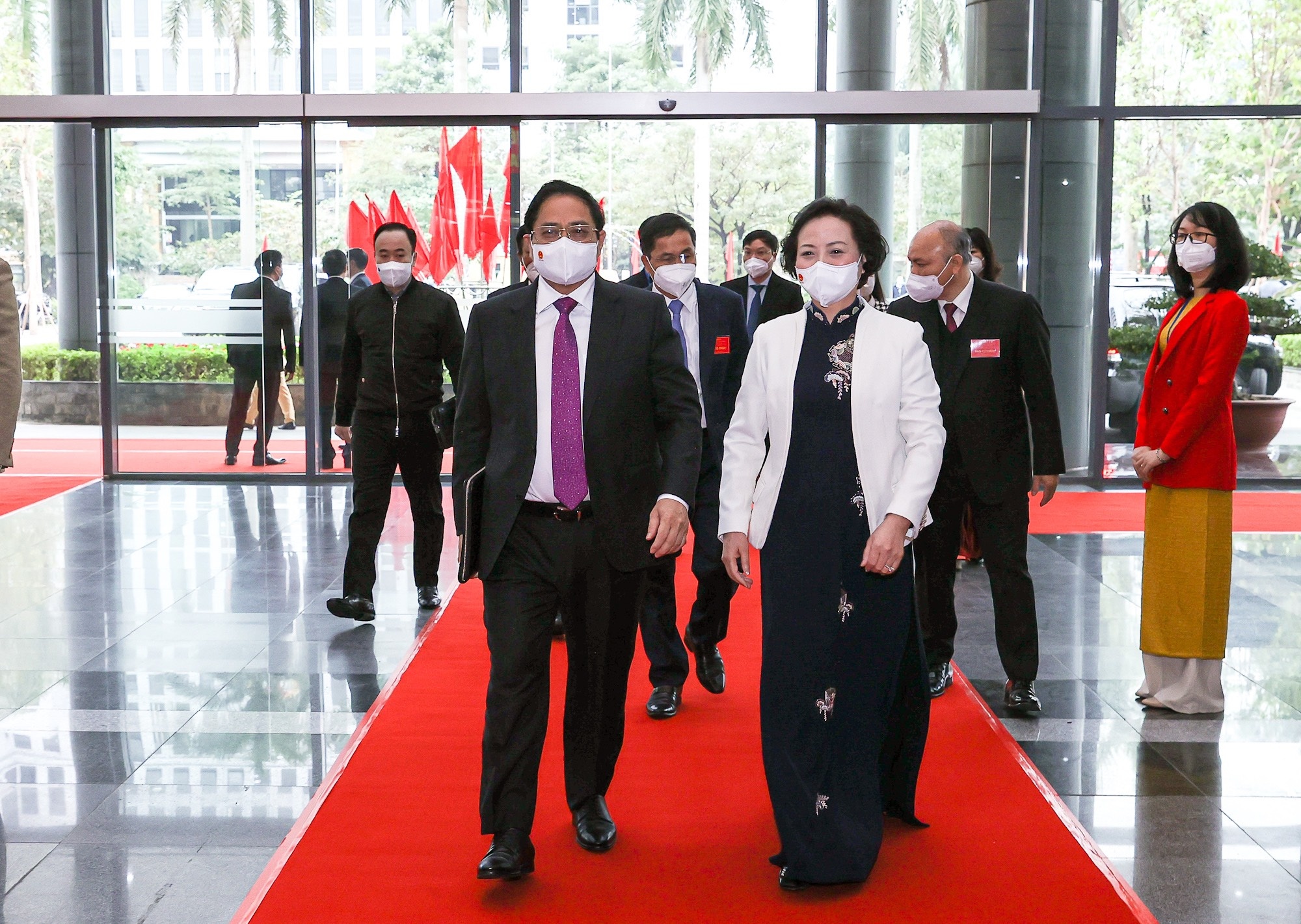 Lan dau tien ca nuoc vuot muc tieu tinh gian bien che anh 1