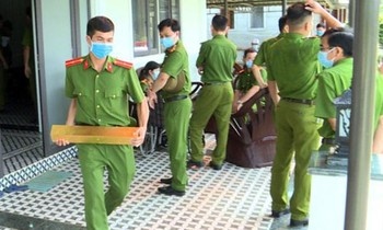 Linh an chung than vi 'ho bien' kim loai thanh vang hinh anh