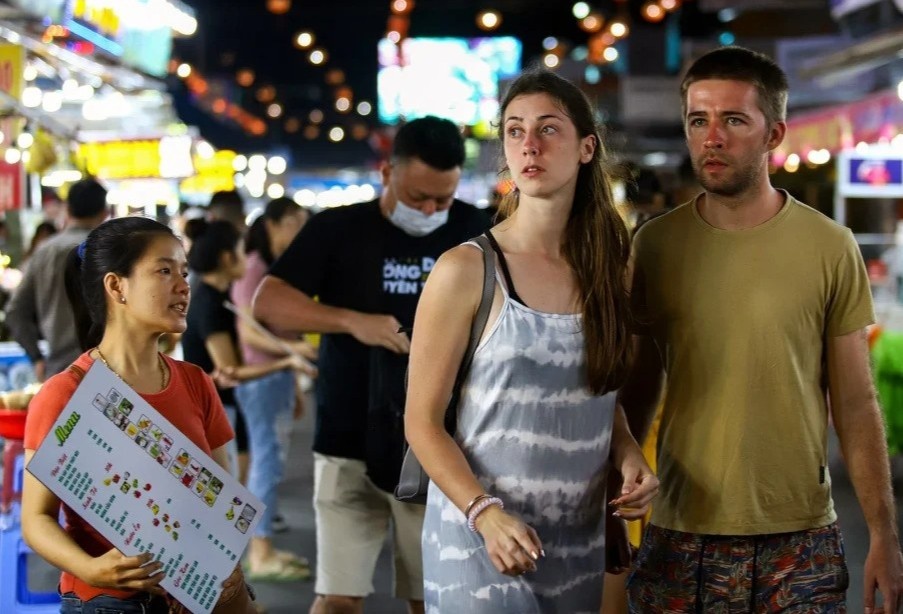 Thu tuong: Vi sao du lich mo cua som nhung lai ‘di truoc, ve sau’? hinh anh