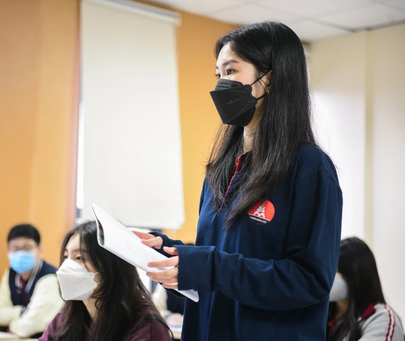 San sang phuong an dieu tri hoc sinh mac Covid-19 khi mo truong hoc hinh anh