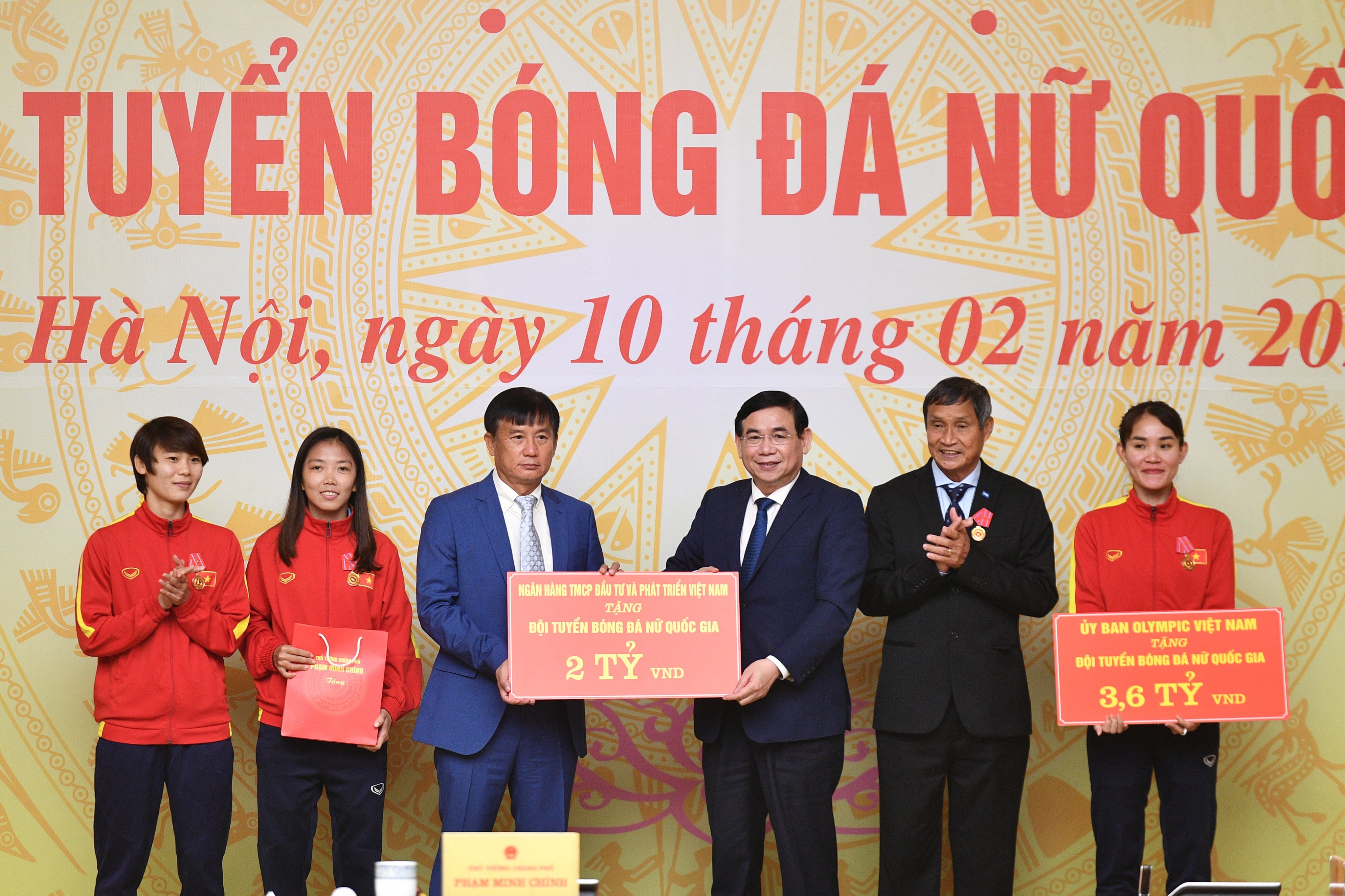 Tuyen nu Viet Nam nhan hon 10 ty tien thuong trong cuoc gap Thu tuong anh 12