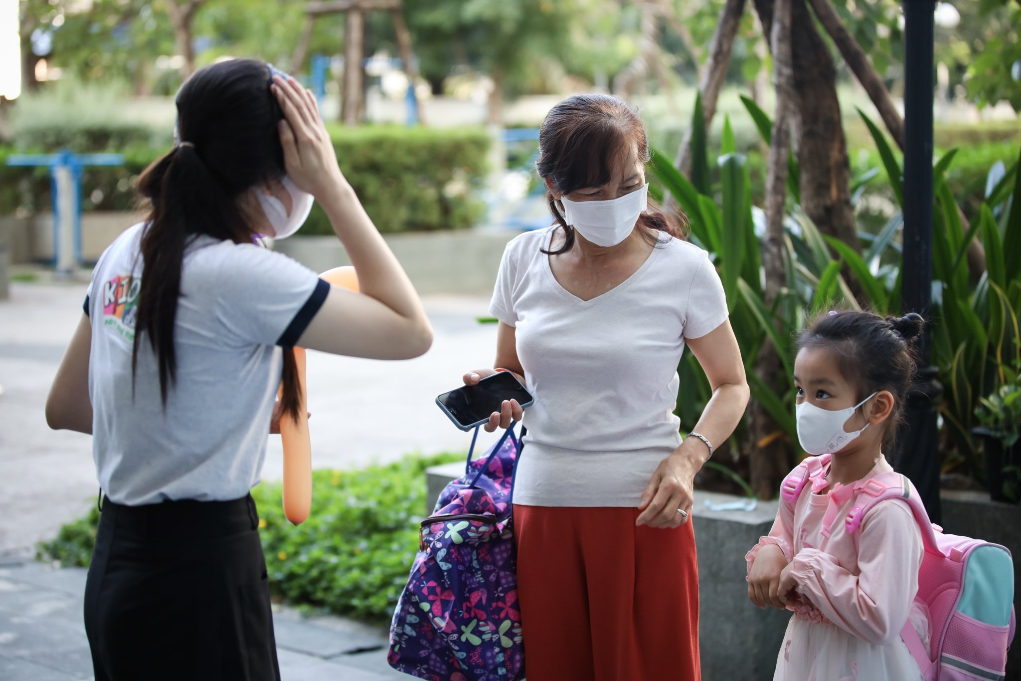 Nghich ly thieu hang chuc nghin giao vien van lo giam bien che hinh anh