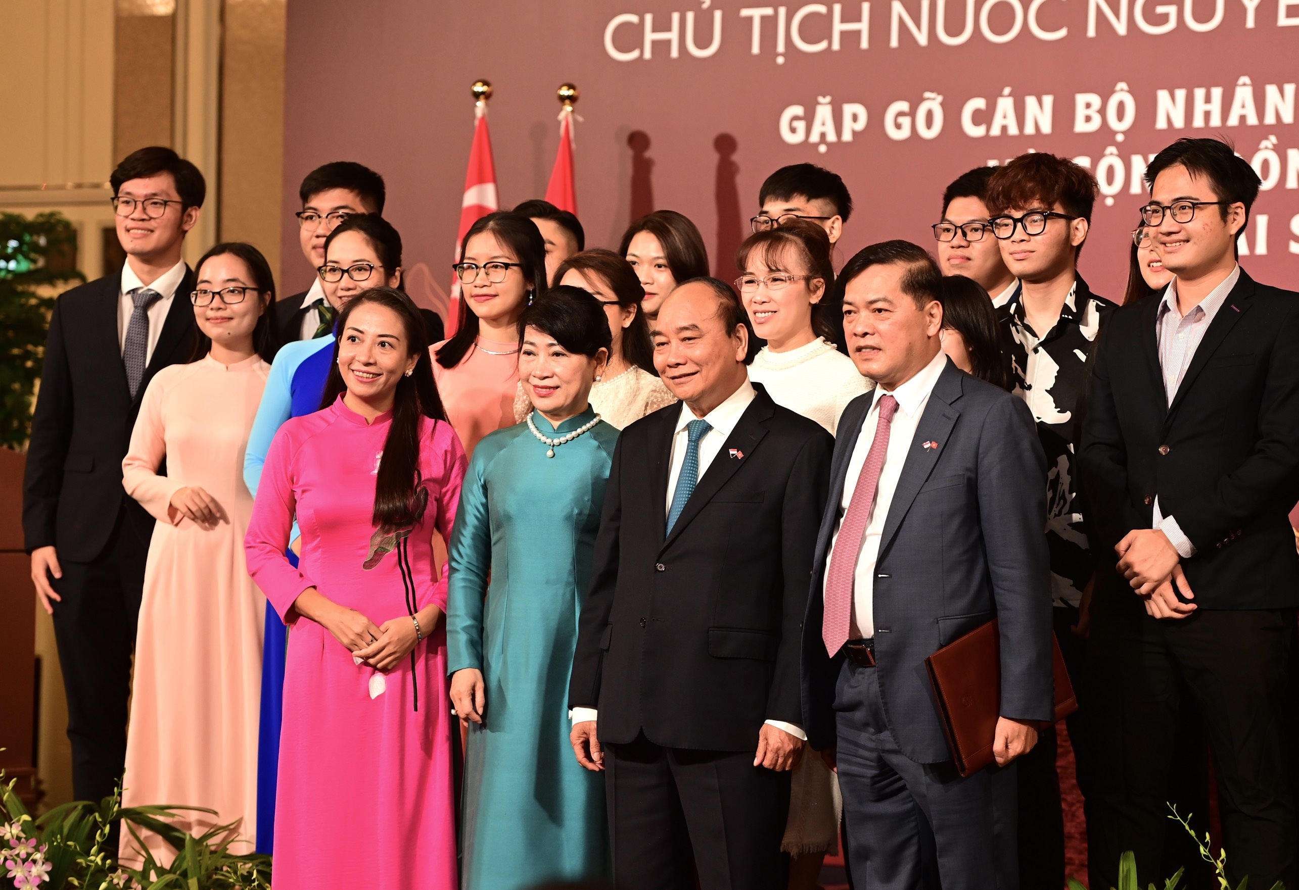 Chu tich nuoc gap kieu bao nguoi Viet tai Singapore anh 1