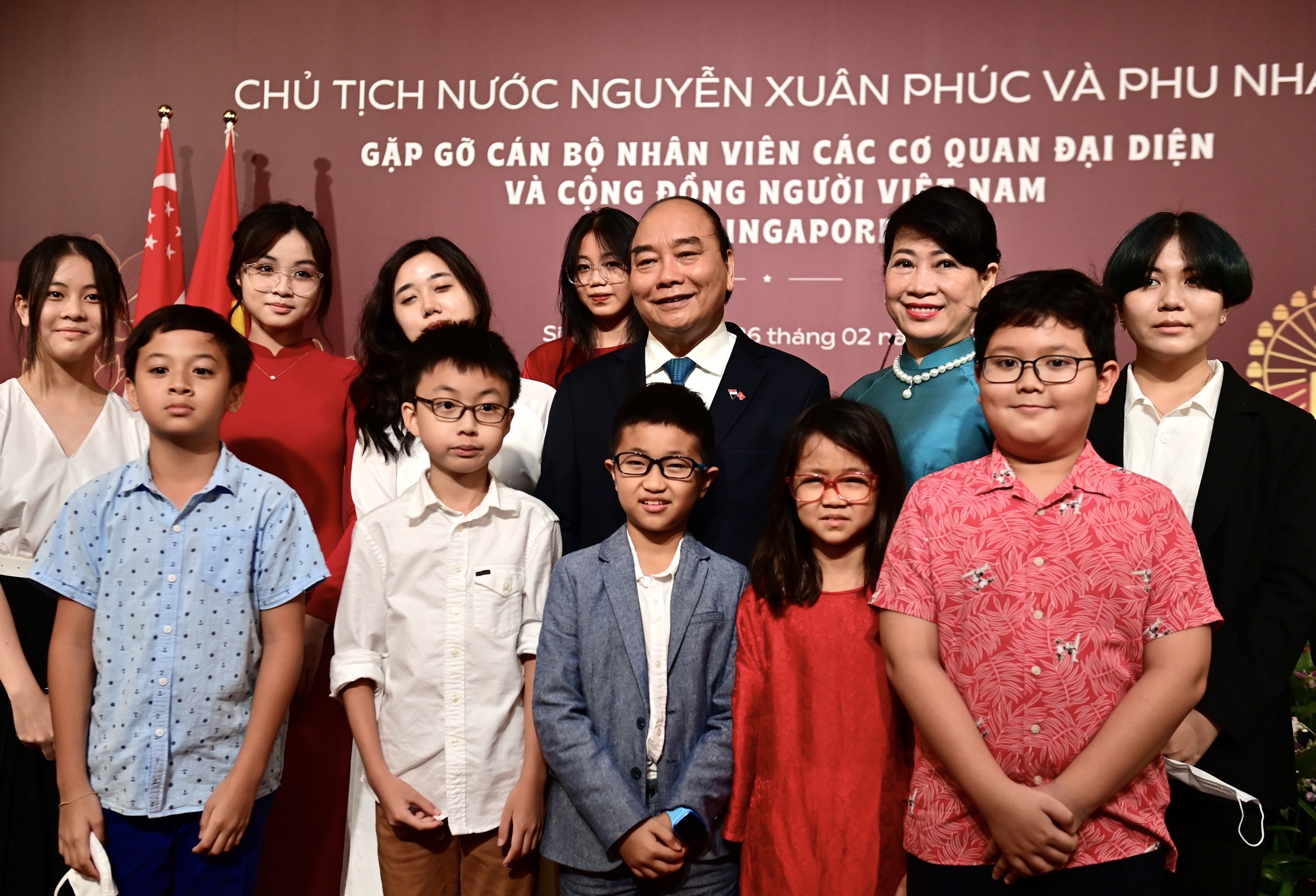 Nguoi Viet tai Singapore mong co ho chieu vaccine de thuan tien di lai hinh anh