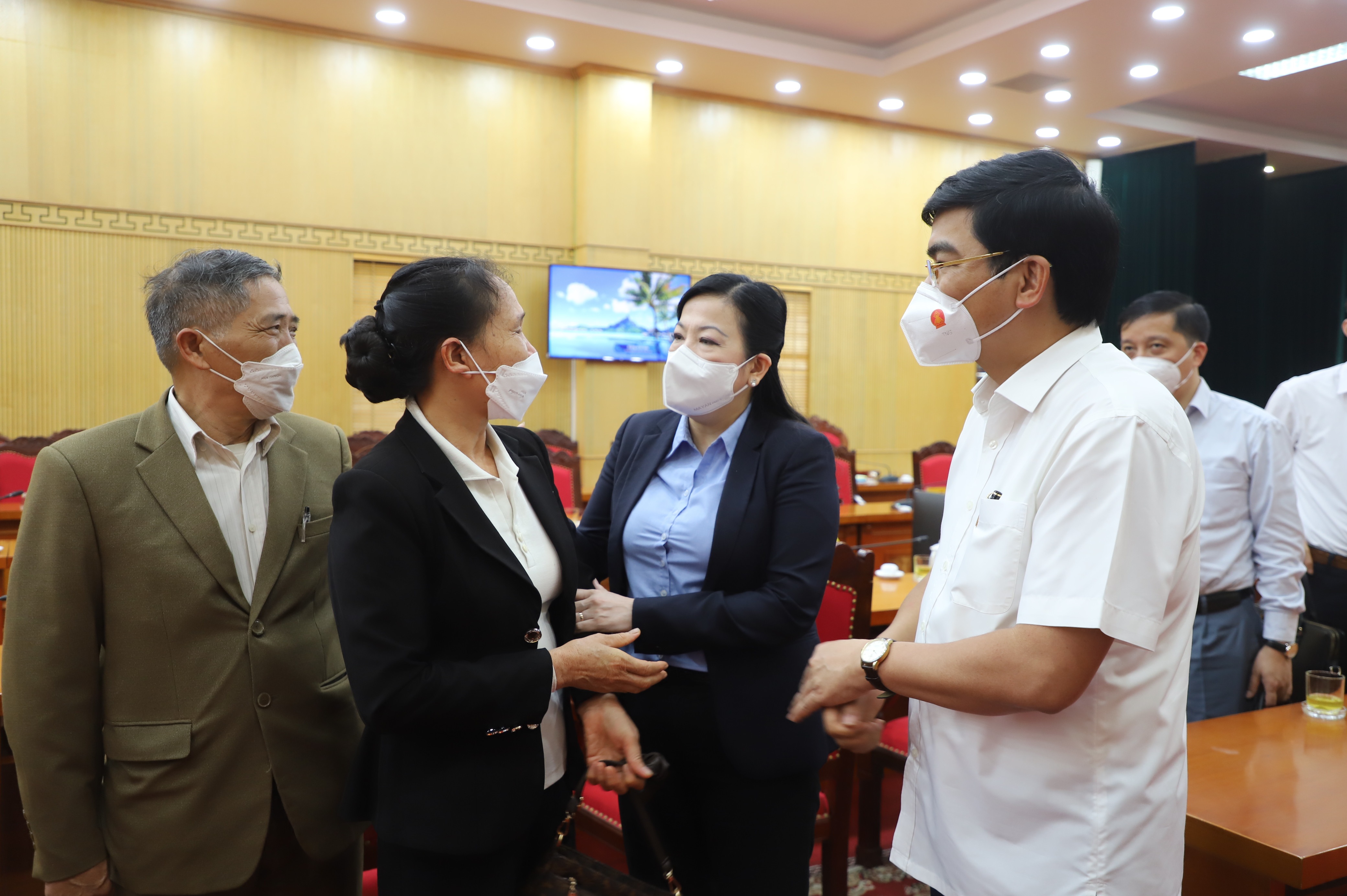 Bi thu Thai Nguyen tiep dan,  giai quyet vu viec keo dai 14 nam anh 1