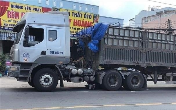 Xe dau keo gay tai nan, hai vo chong tu vong tai cho hinh anh