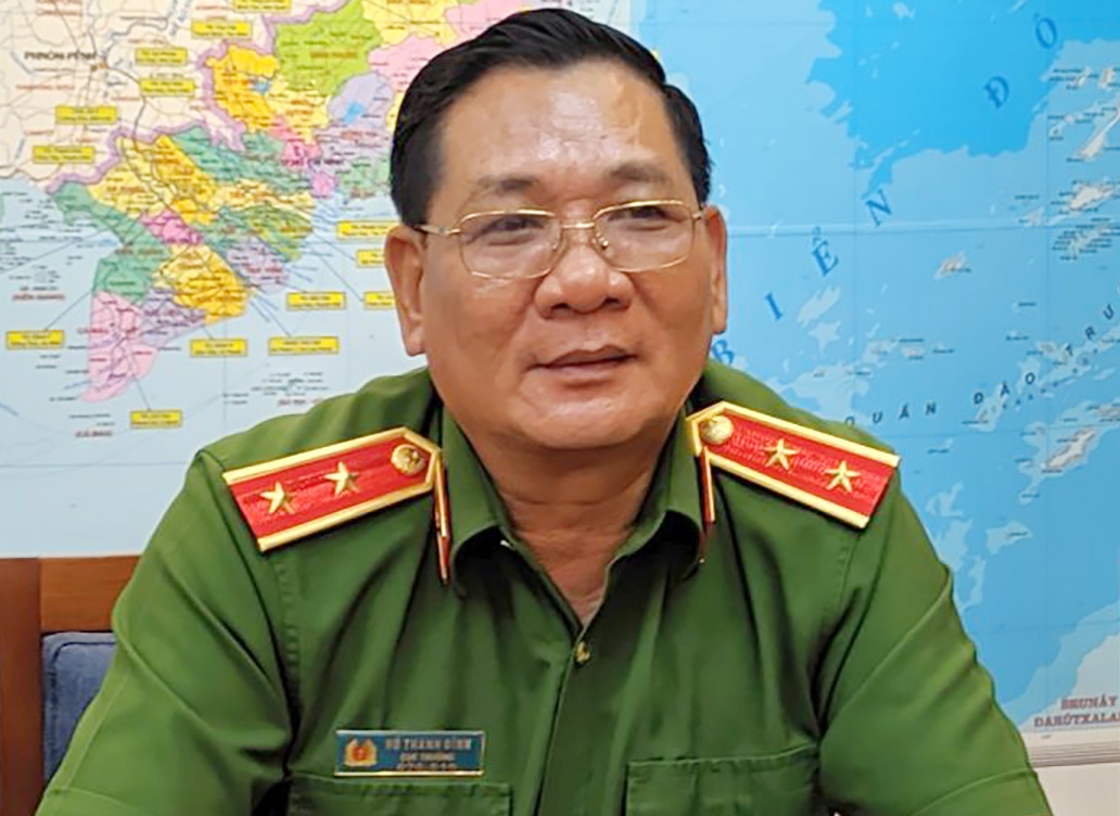 Hai tuong cong an bi ky luat hinh anh