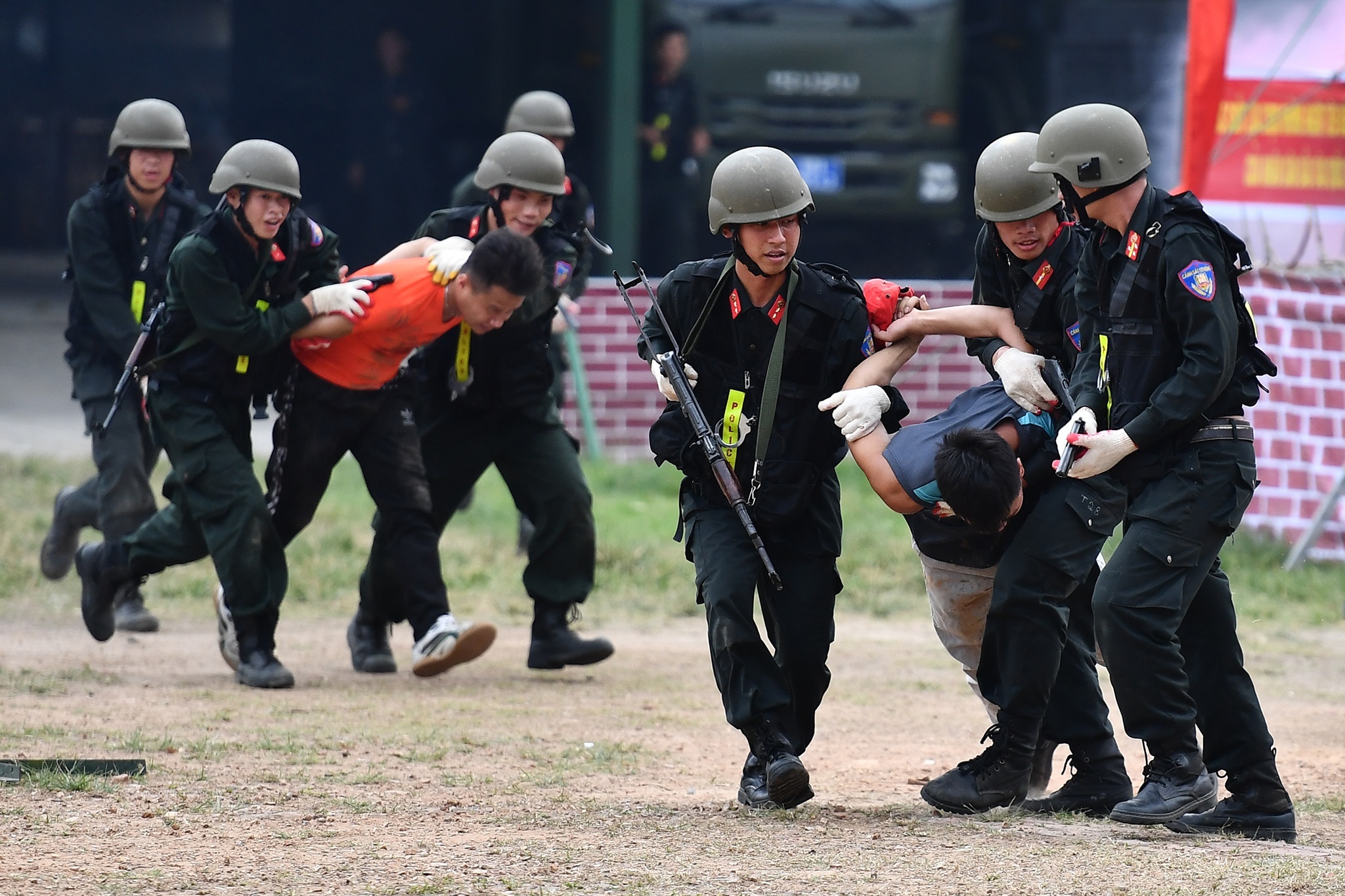 Truong hop nao canh sat co dong duoc huy dong nguoi,  phuong tien? anh 1