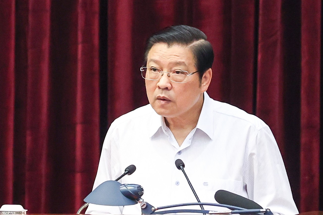 Can bo tiep tay,  dung tung trong cac vu tham nhung,  tieu cuc anh 1