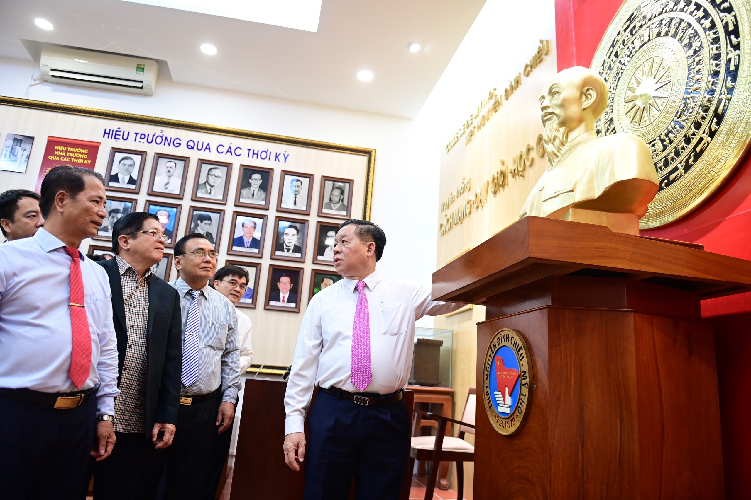 Truong ban Tuyen giao T.U tham gia dinh chinh sach o Tien Giang anh 2