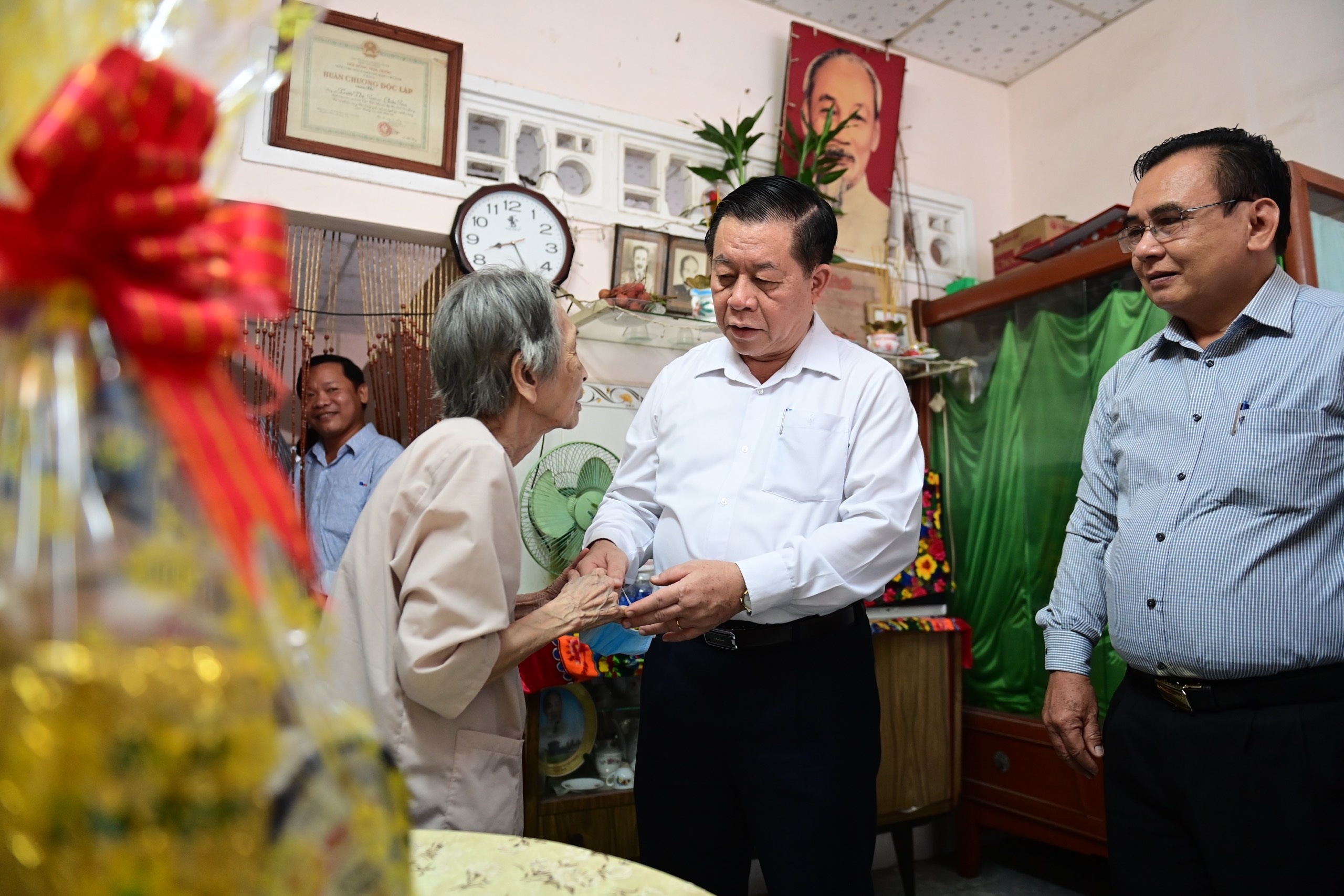 Truong ban Tuyen giao T.U tham gia dinh chinh sach o Tien Giang anh 1