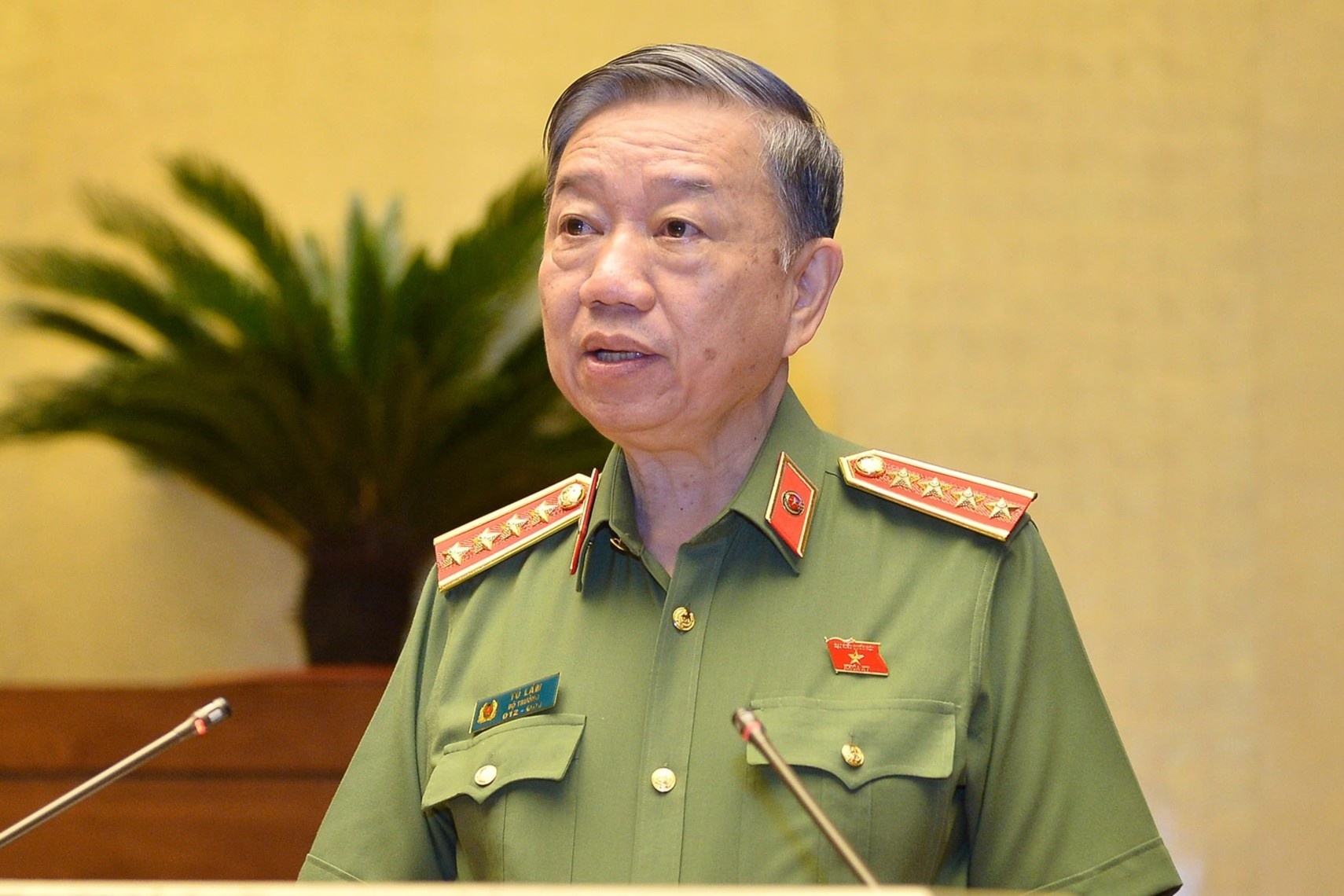 Bo truong Cong an noi ve viec thu so ho khau giay anh 1