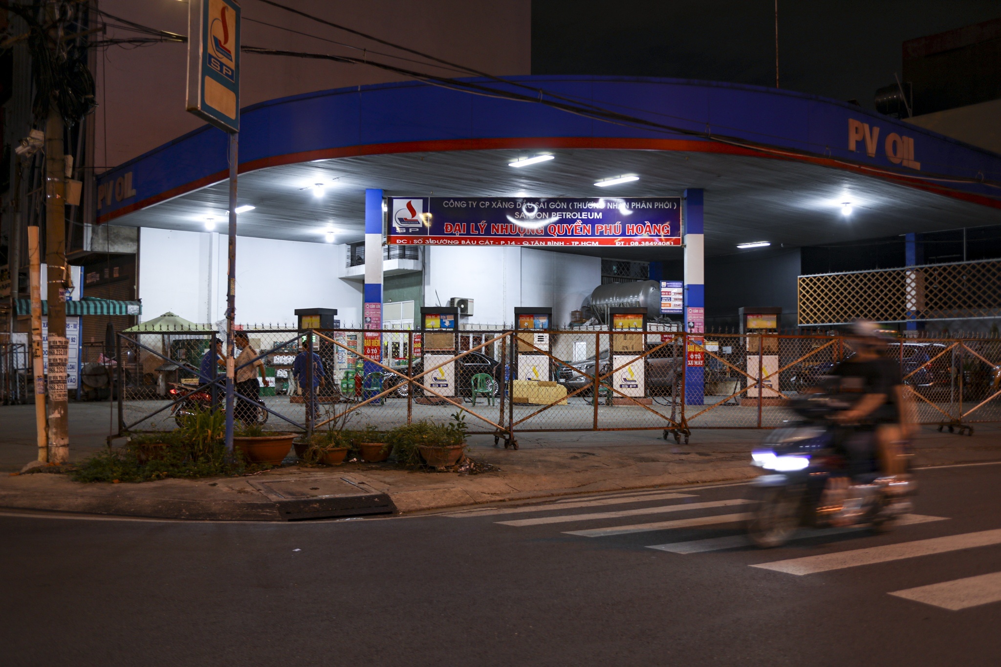 200 cua hang xang dau dong cua, Chinh phu lenh xu nghiem viec gam hang hinh anh