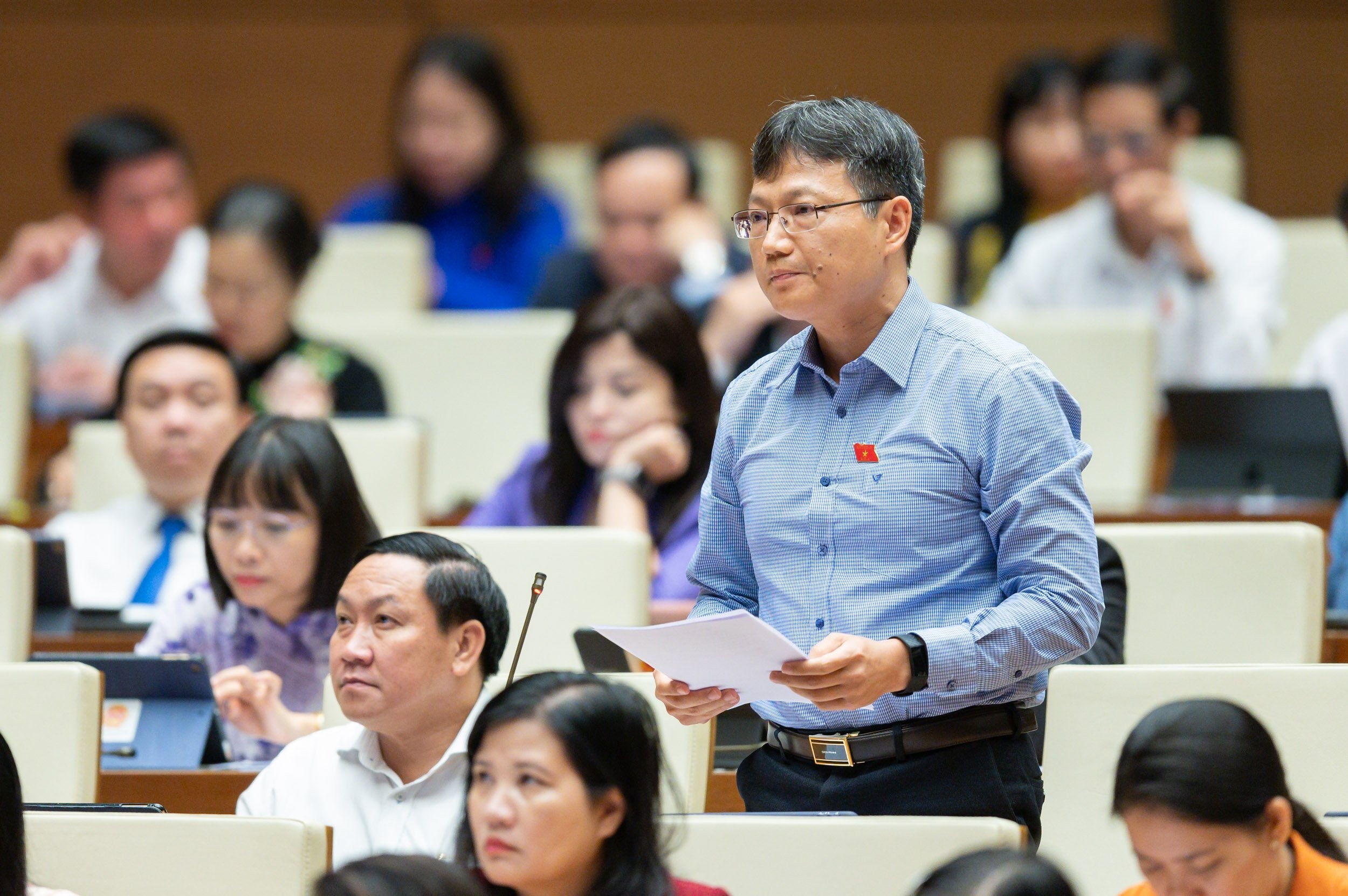 Quoc hoi thao luan KTXH anh 7