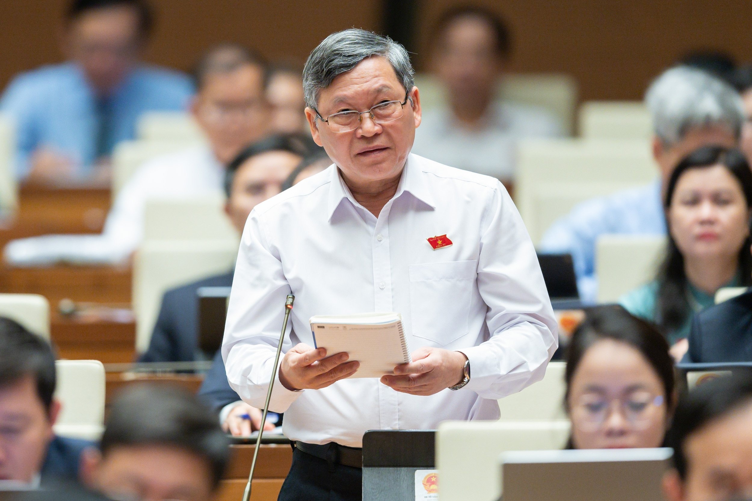 Quoc hoi thao luan KTXH anh 1