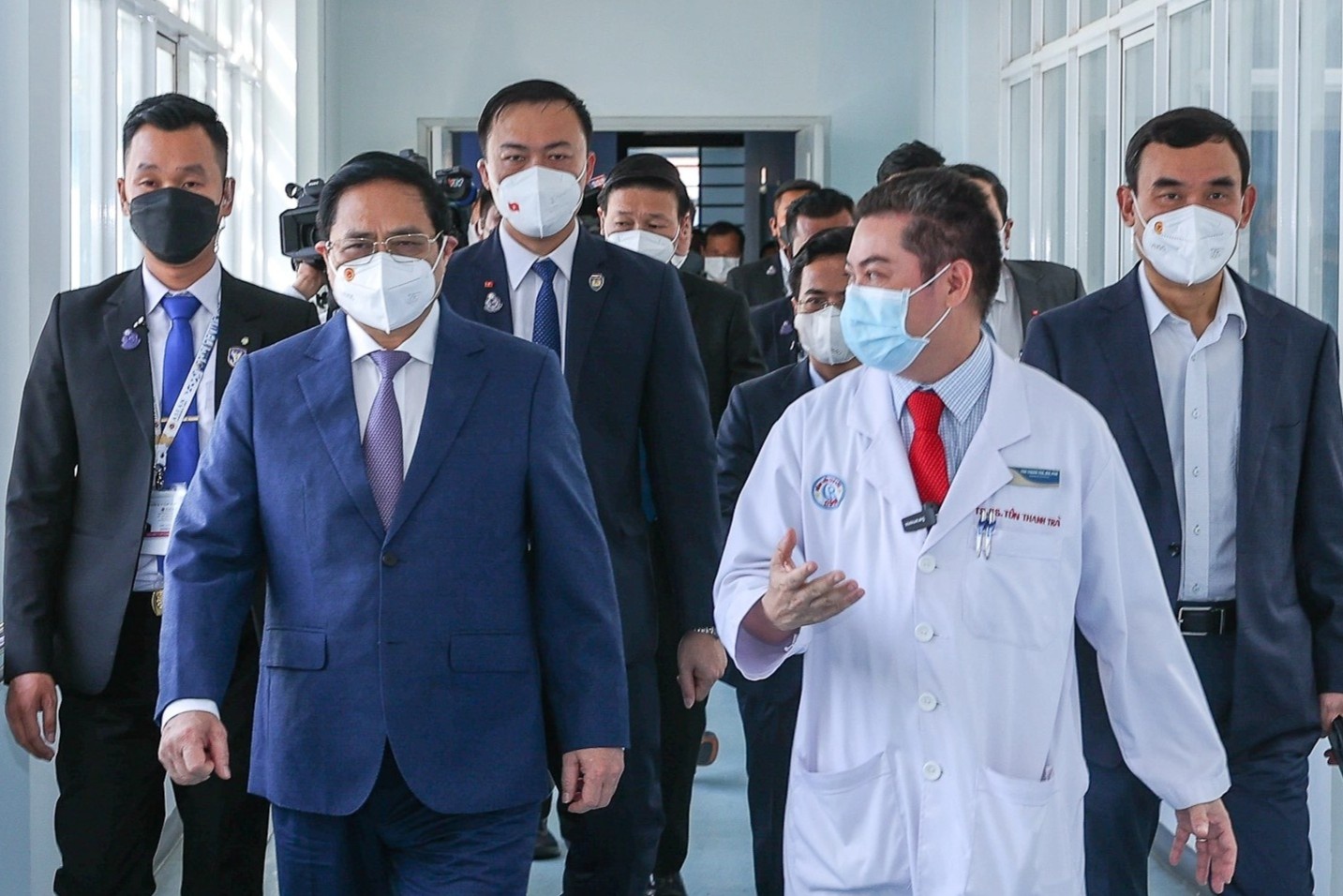 Bac si Benh vien Cho Ray - Phnom Penh thu nhap gan 2.600 USD/thang hinh anh