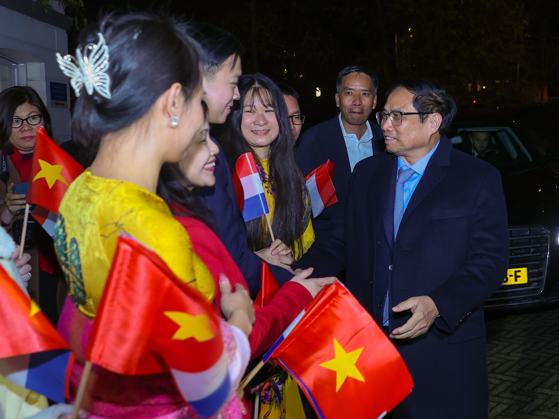 Thu tuong gap kieu bao anh 2