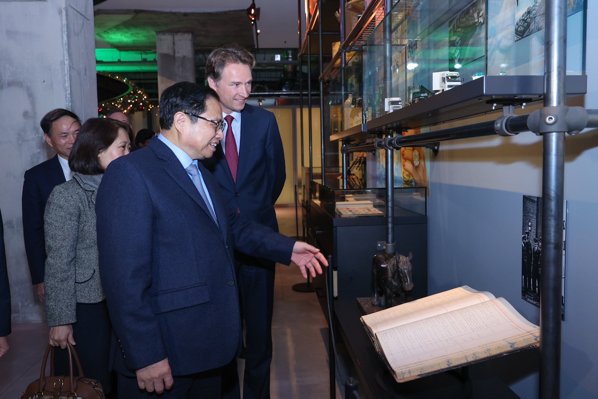 Thu tuong tham Heineken anh 1