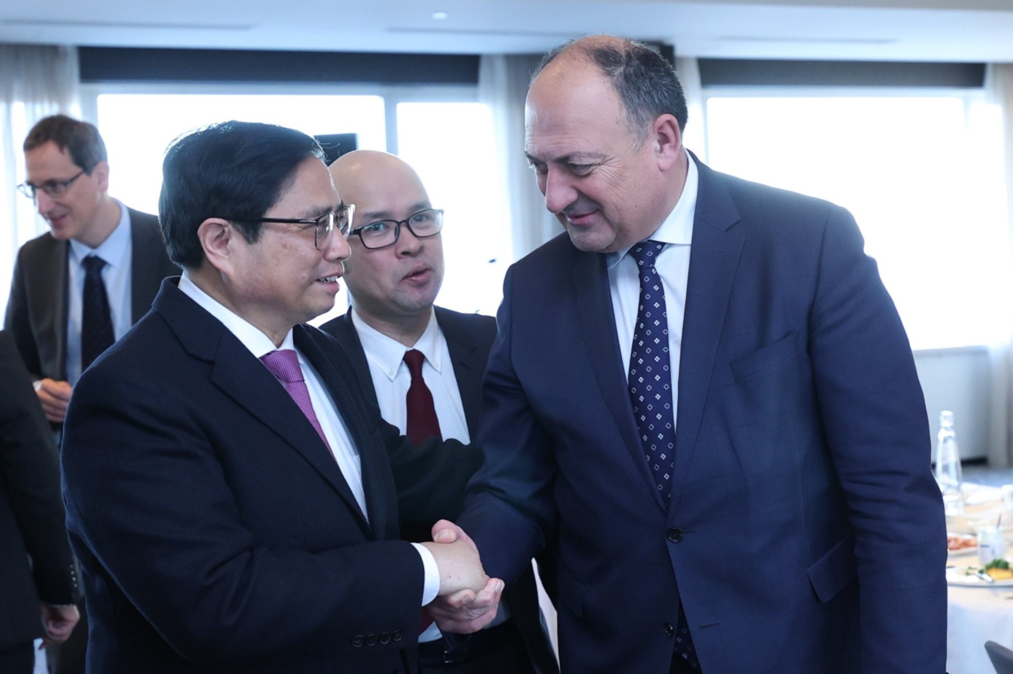 Bi se ho tro xay trung tam phan phoi de dua hang Viet vao chau Au hinh anh