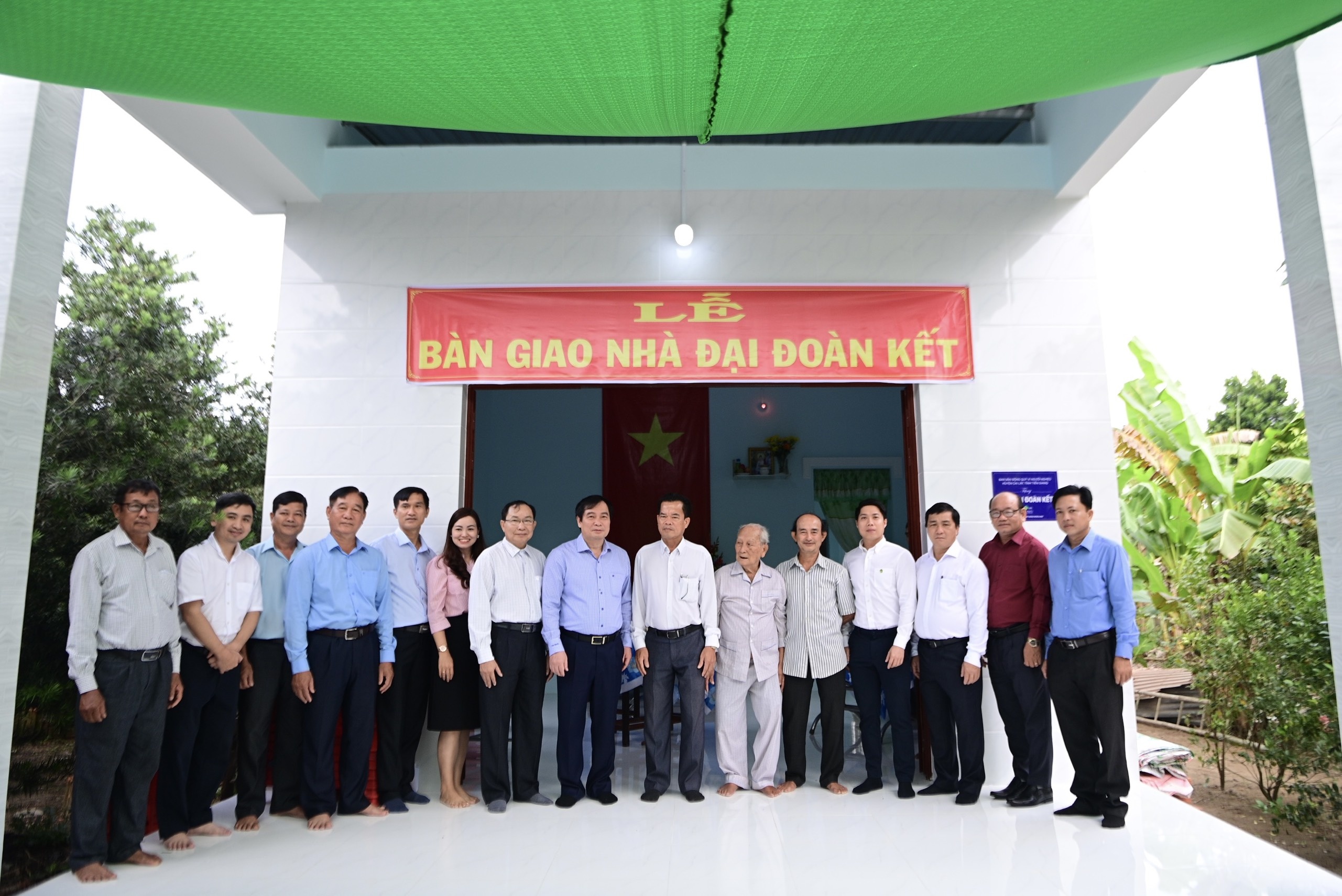 trao nha tinh nghia anh 5