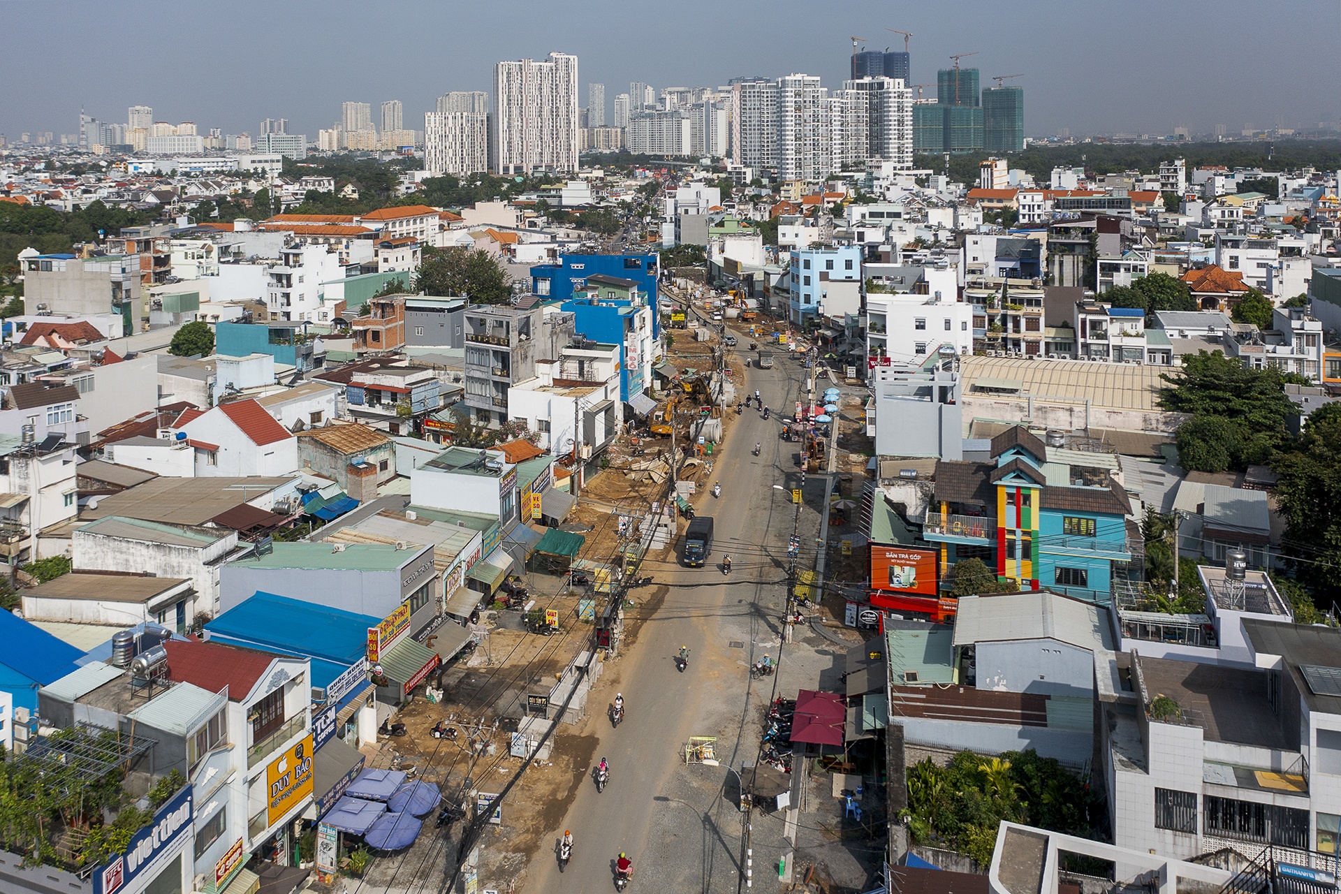 Duong 2.000 ty o khu dong TP.HCM sau 9 thang thi cong mo rong hinh anh