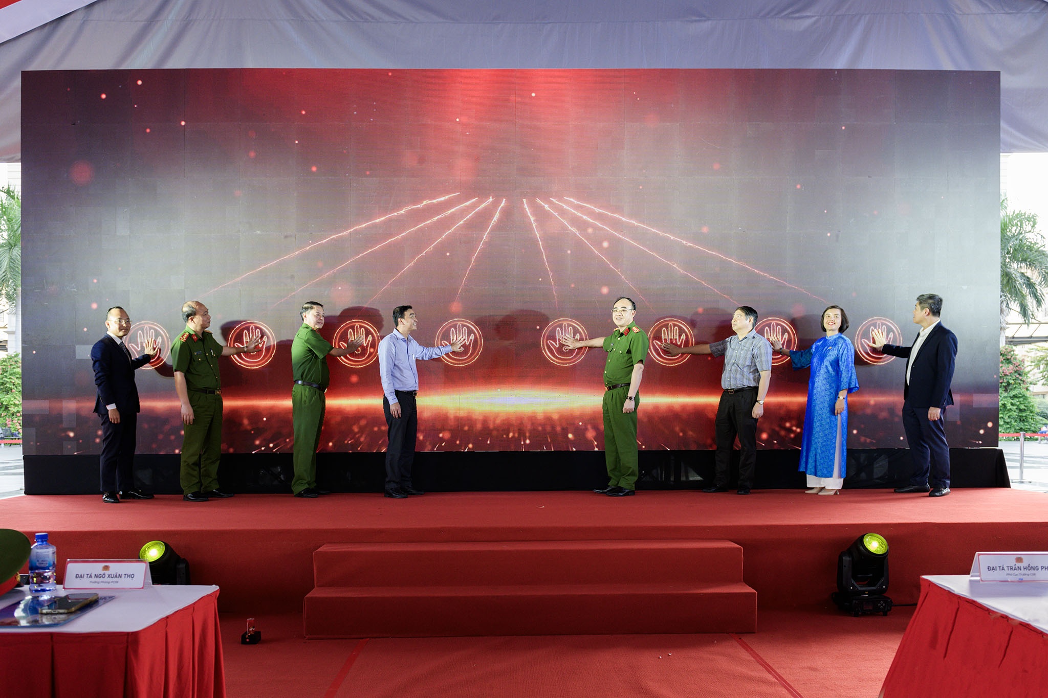 Tram cong dan so anh 10