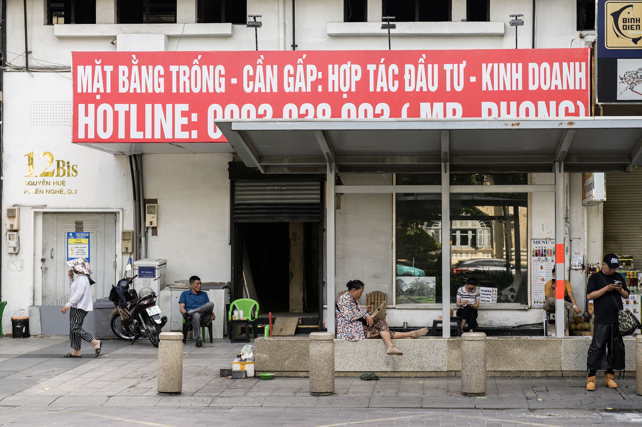 Mat bang 'dat vang' trung tam TP.HCM loay hoay tim khach thue hinh anh