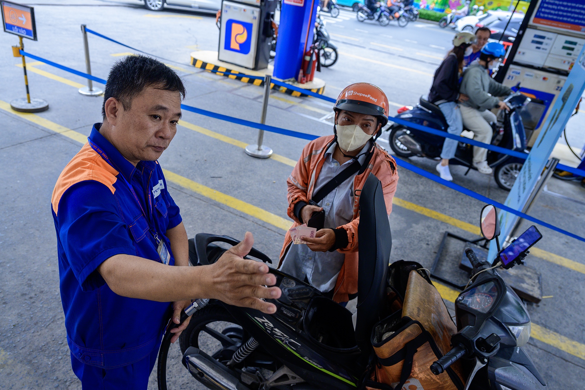 Giá xăng dầu giảm
