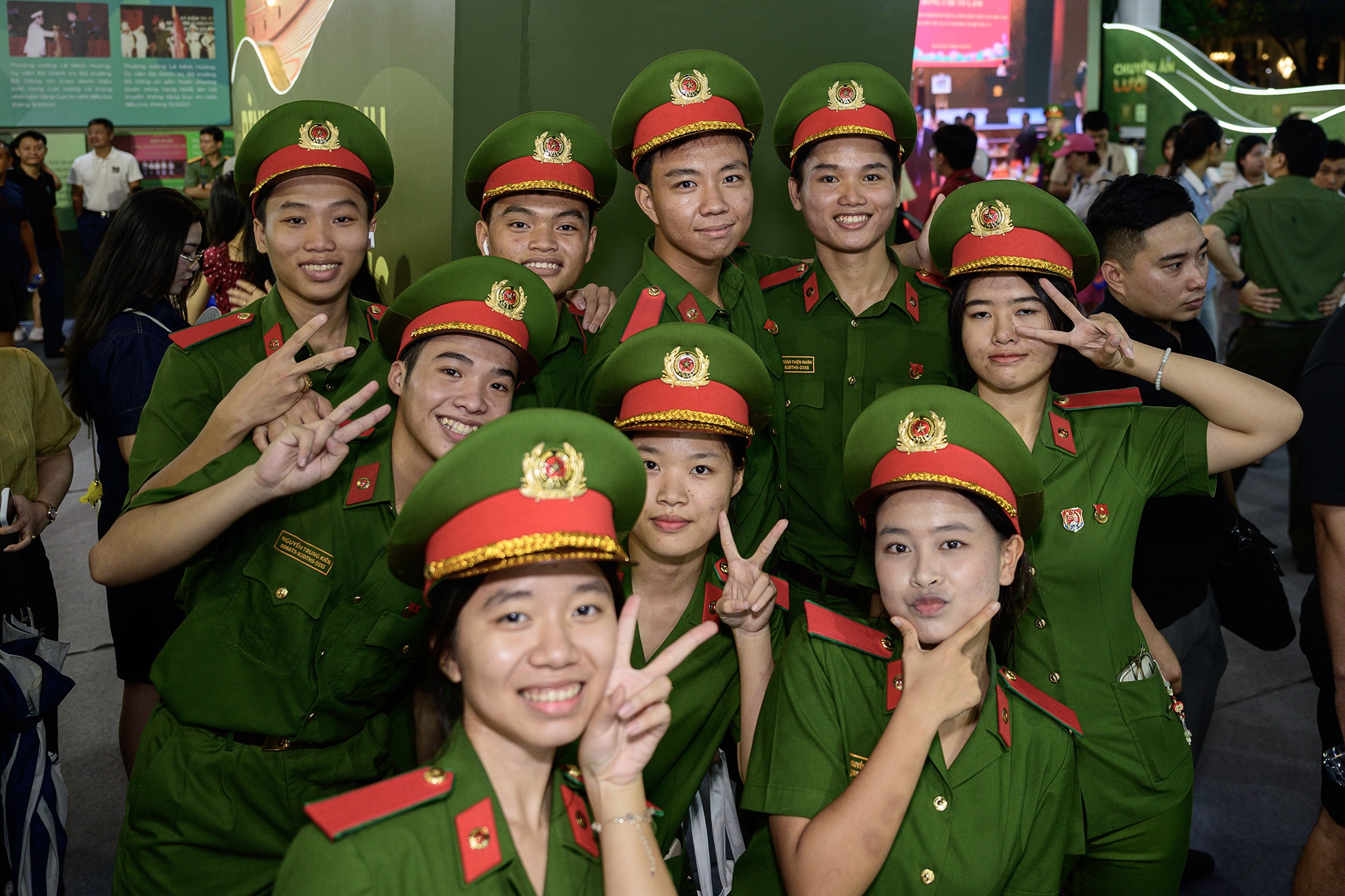 To quoc binh yen anh 9