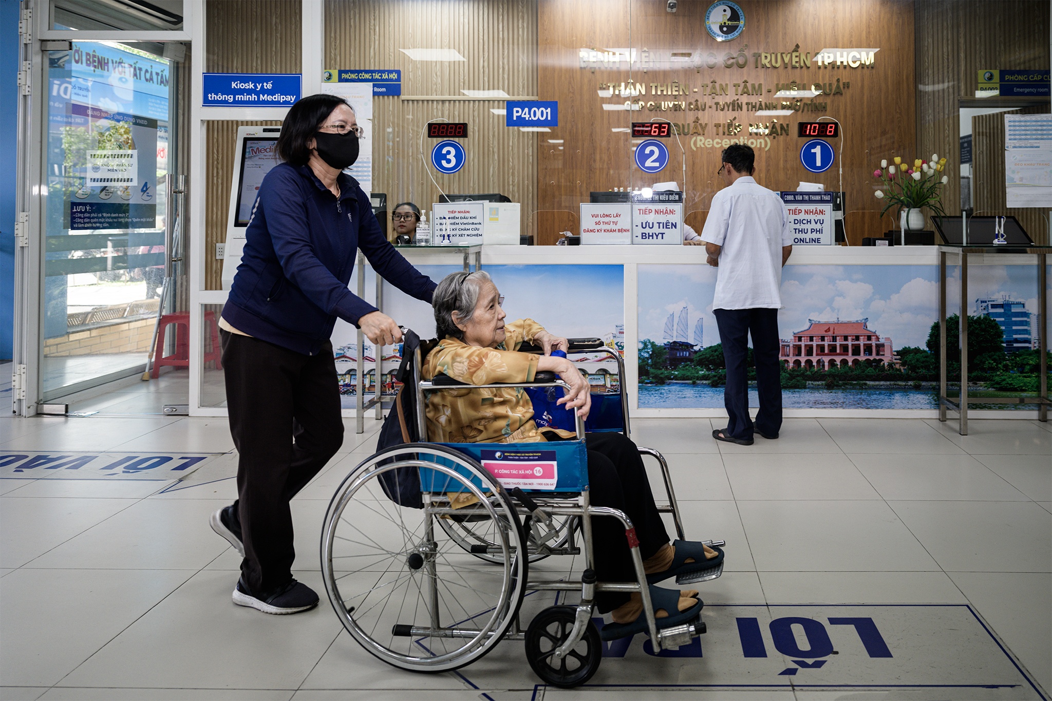 xoa b&oacute;p bấm huyệt ảnh 1