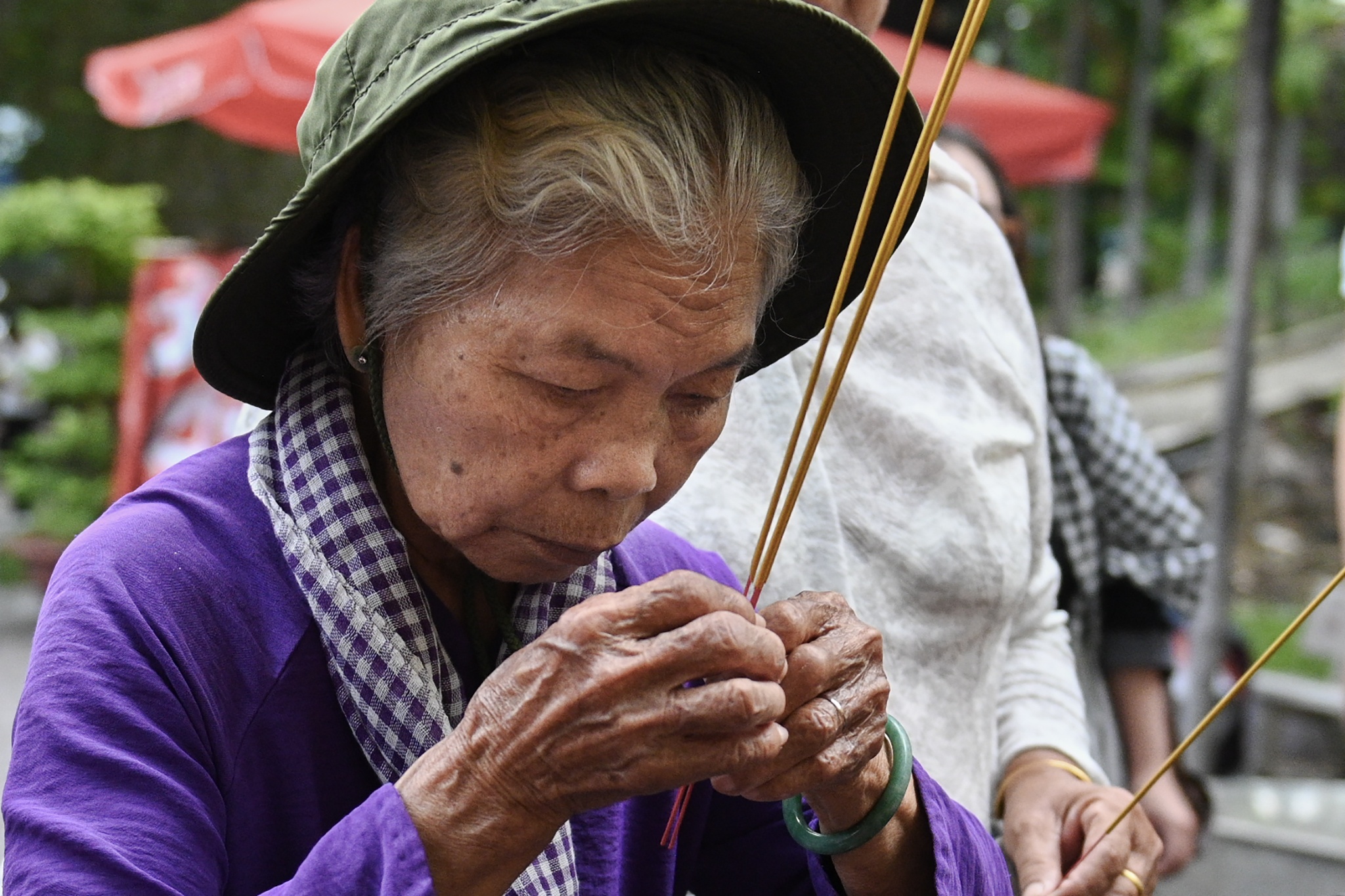L&ecirc; Thị Ri&ecirc;ng ảnh 2
