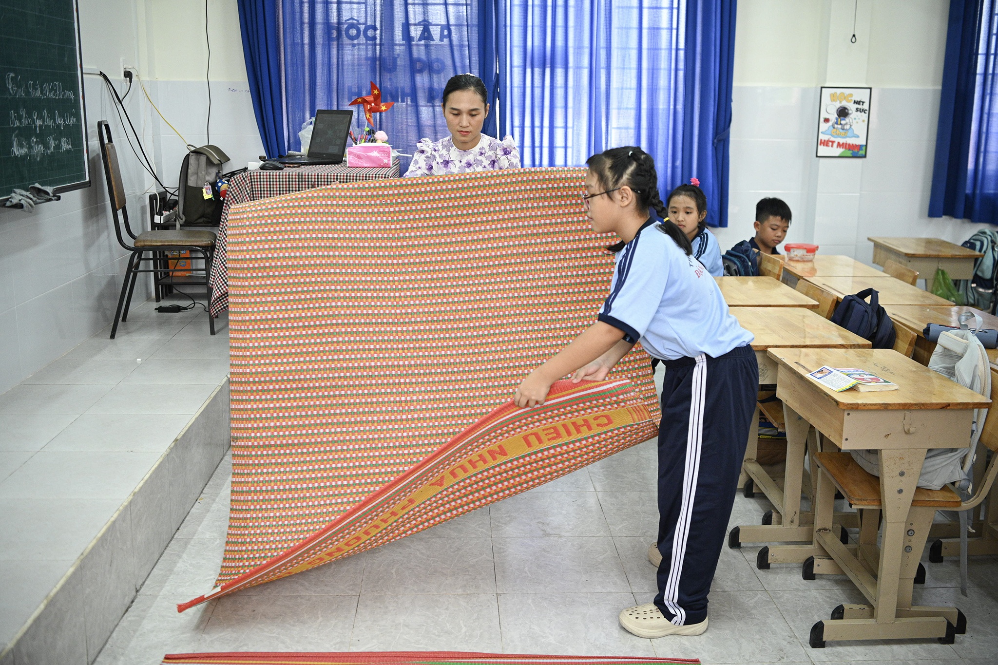 b&aacute;n tr&uacute; ảnh 15