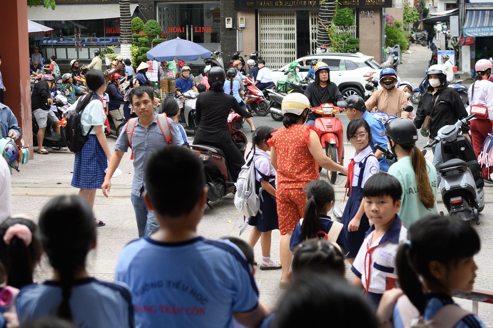 b&aacute;n tr&uacute; ảnh 9