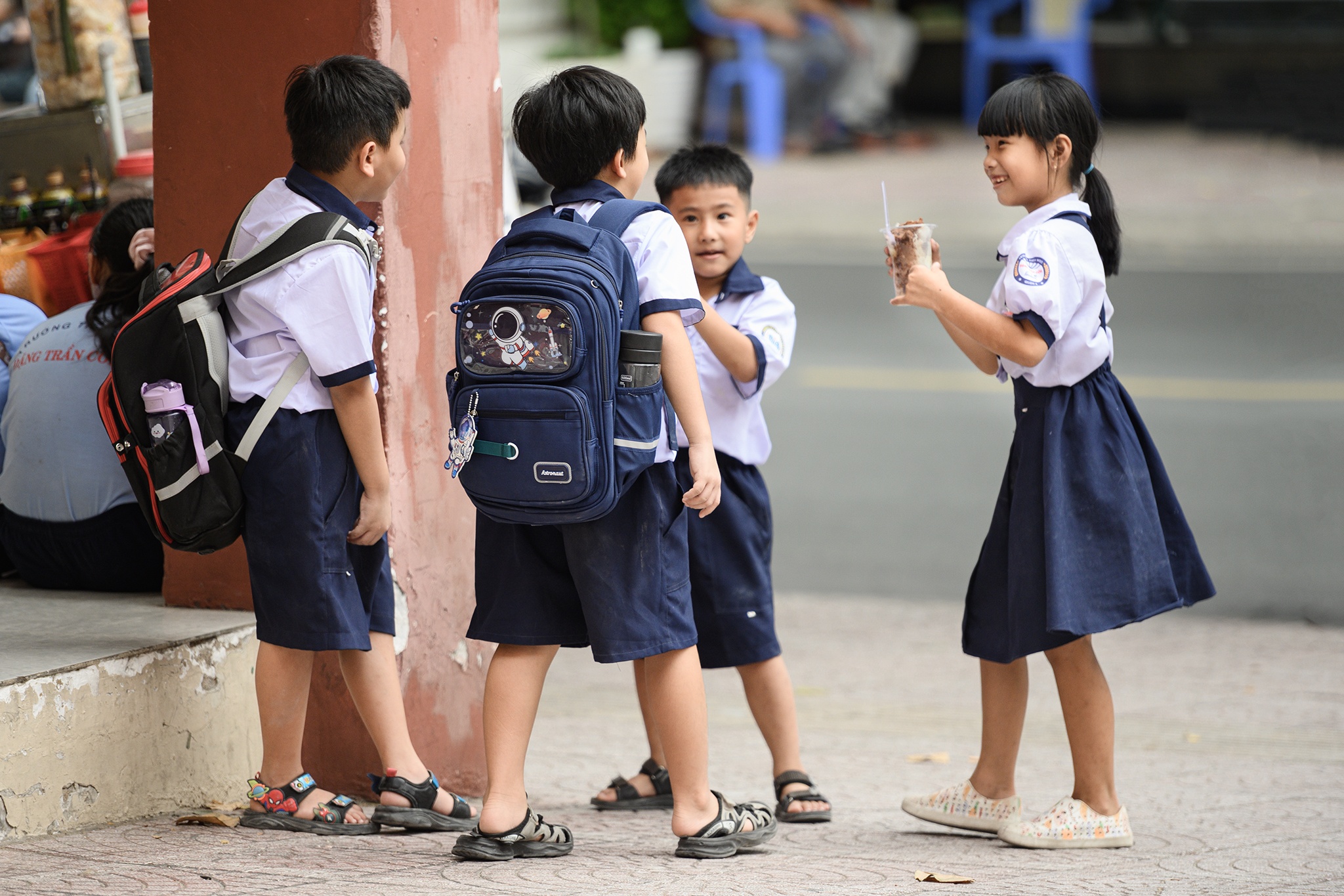 b&aacute;n tr&uacute; ảnh 8