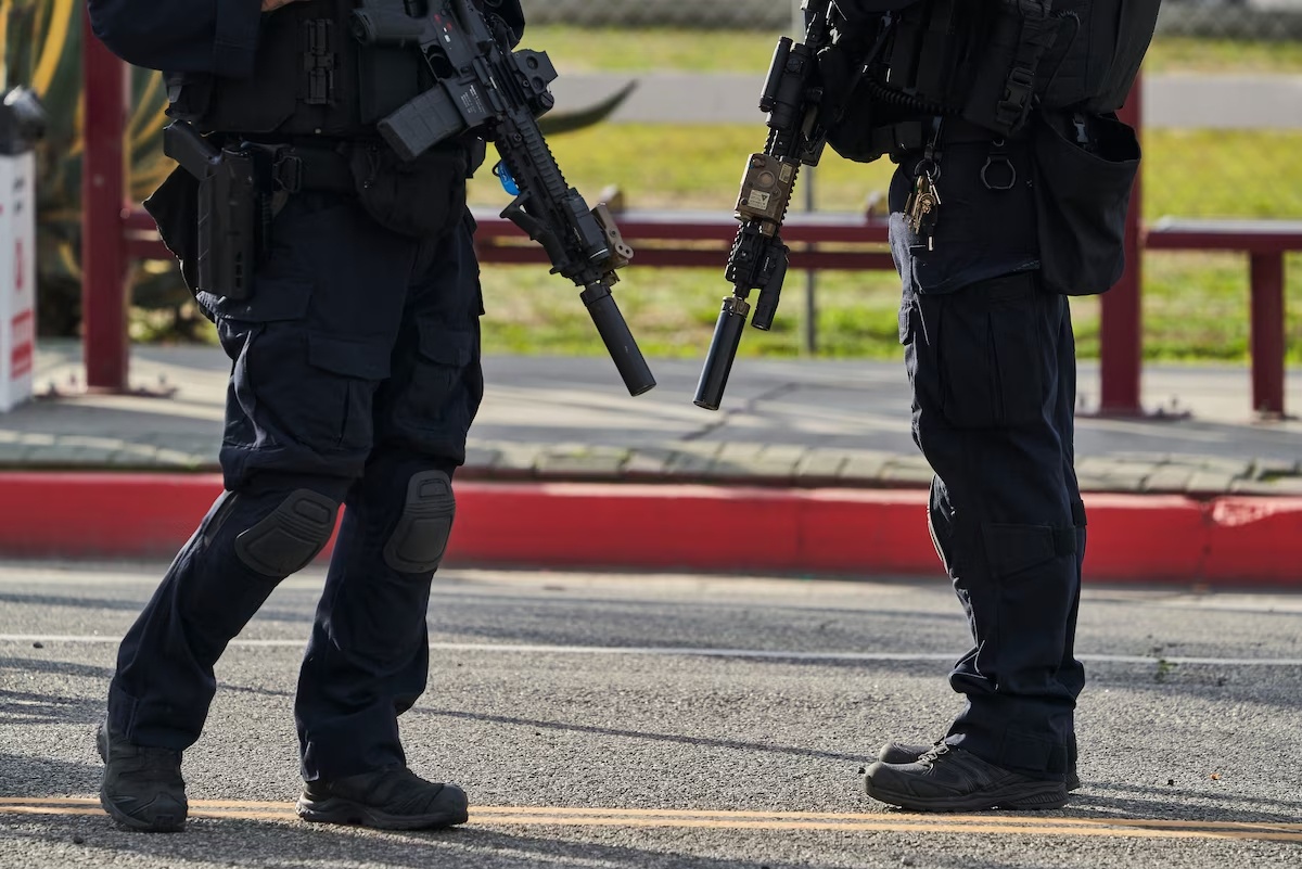 Vi sao xa sung tham khoc xay ra trong dem giao thua o California hinh anh